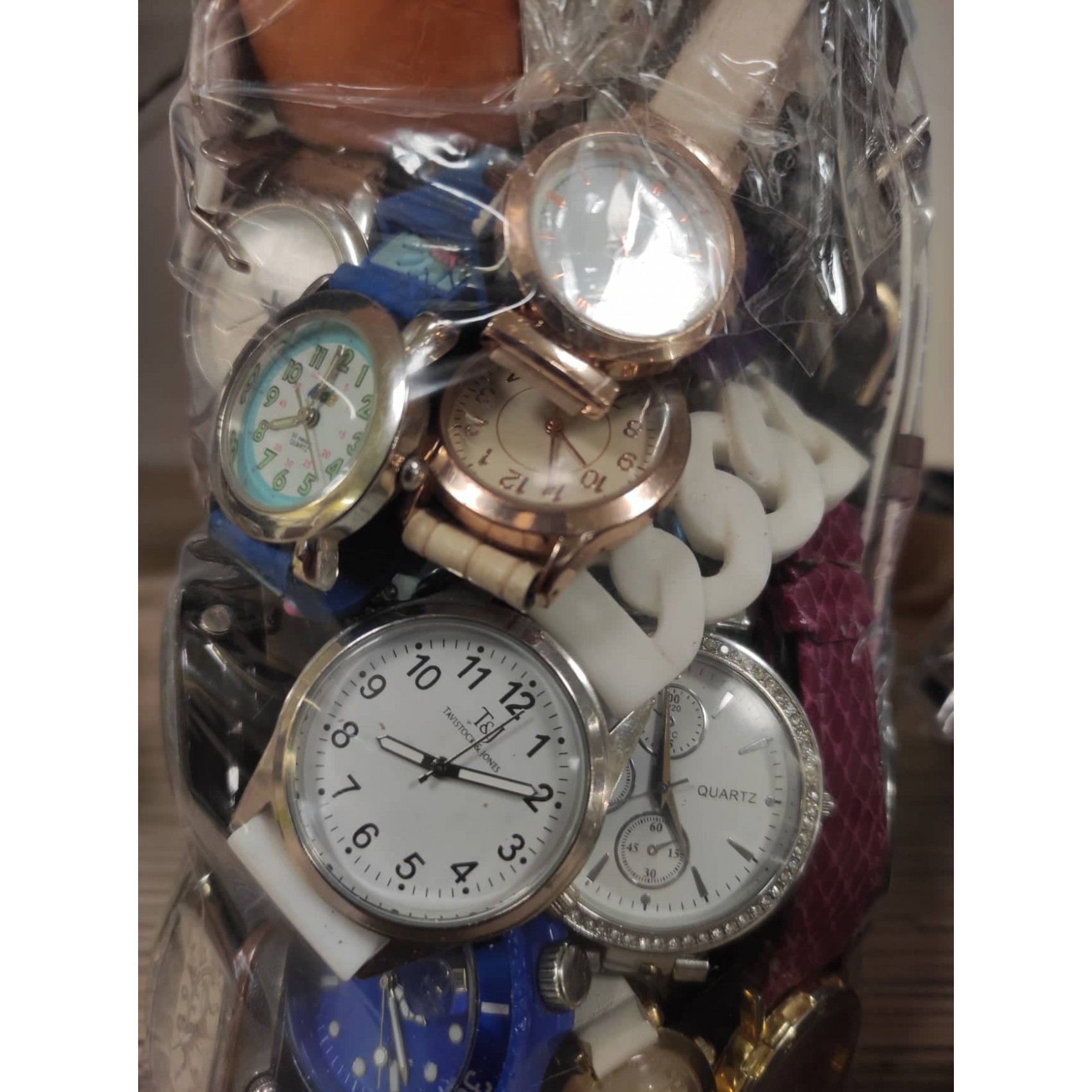 Pulksteņi-brāķis uz svara (Iepakojuma svars 1 kg)