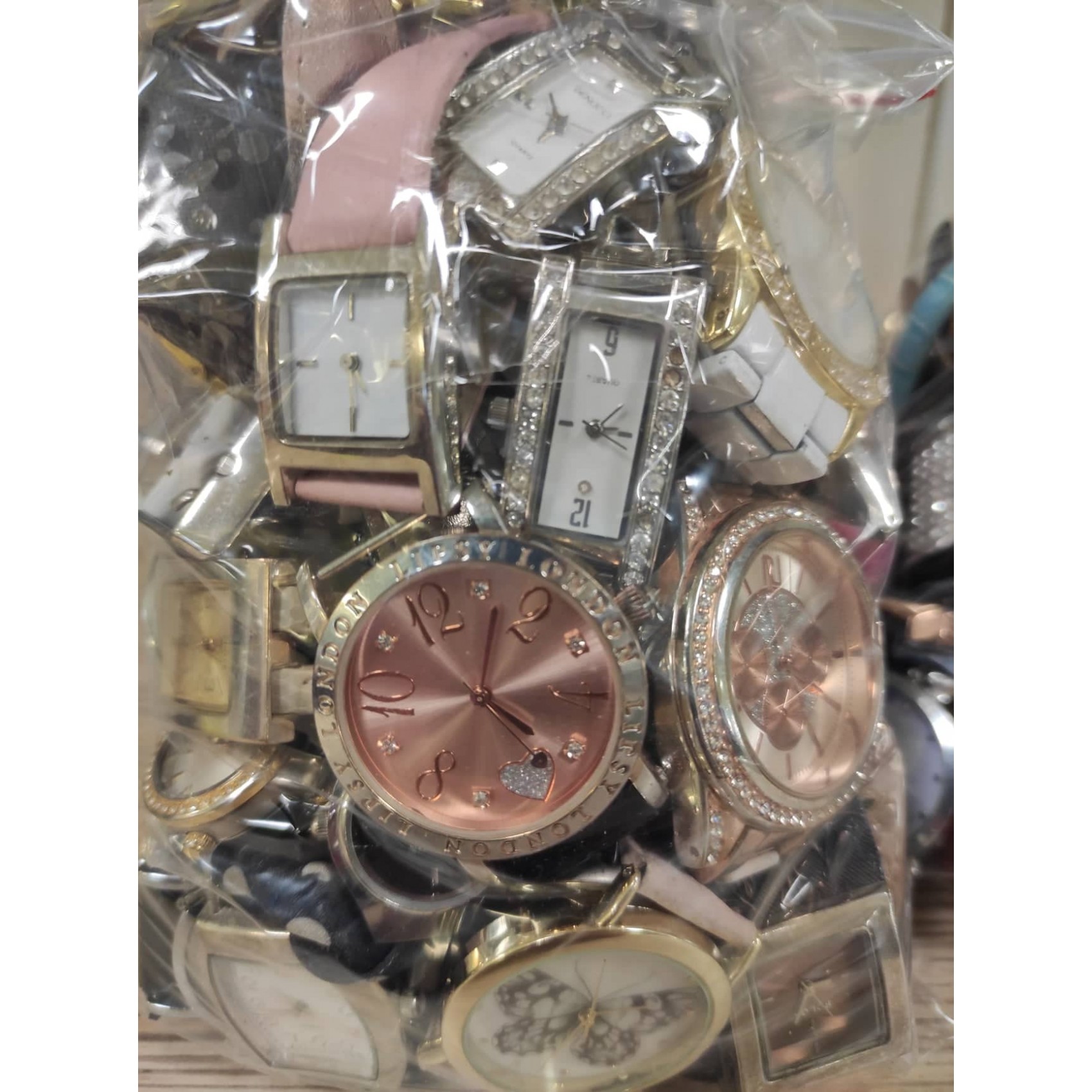 Pulksteņi-brāķis uz svara (Iepakojuma svars 2 kg)