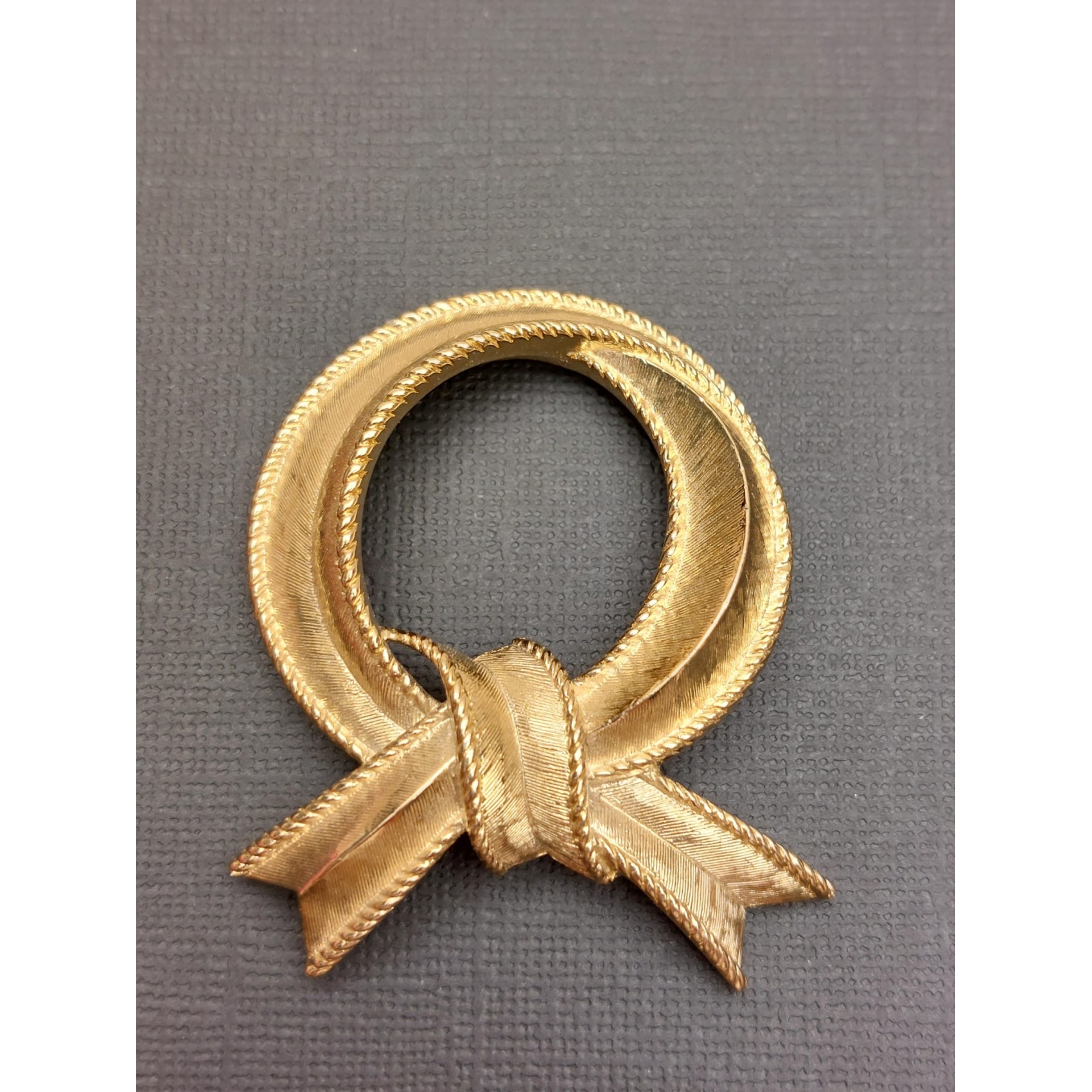 Vintage piespraude TRIFARI