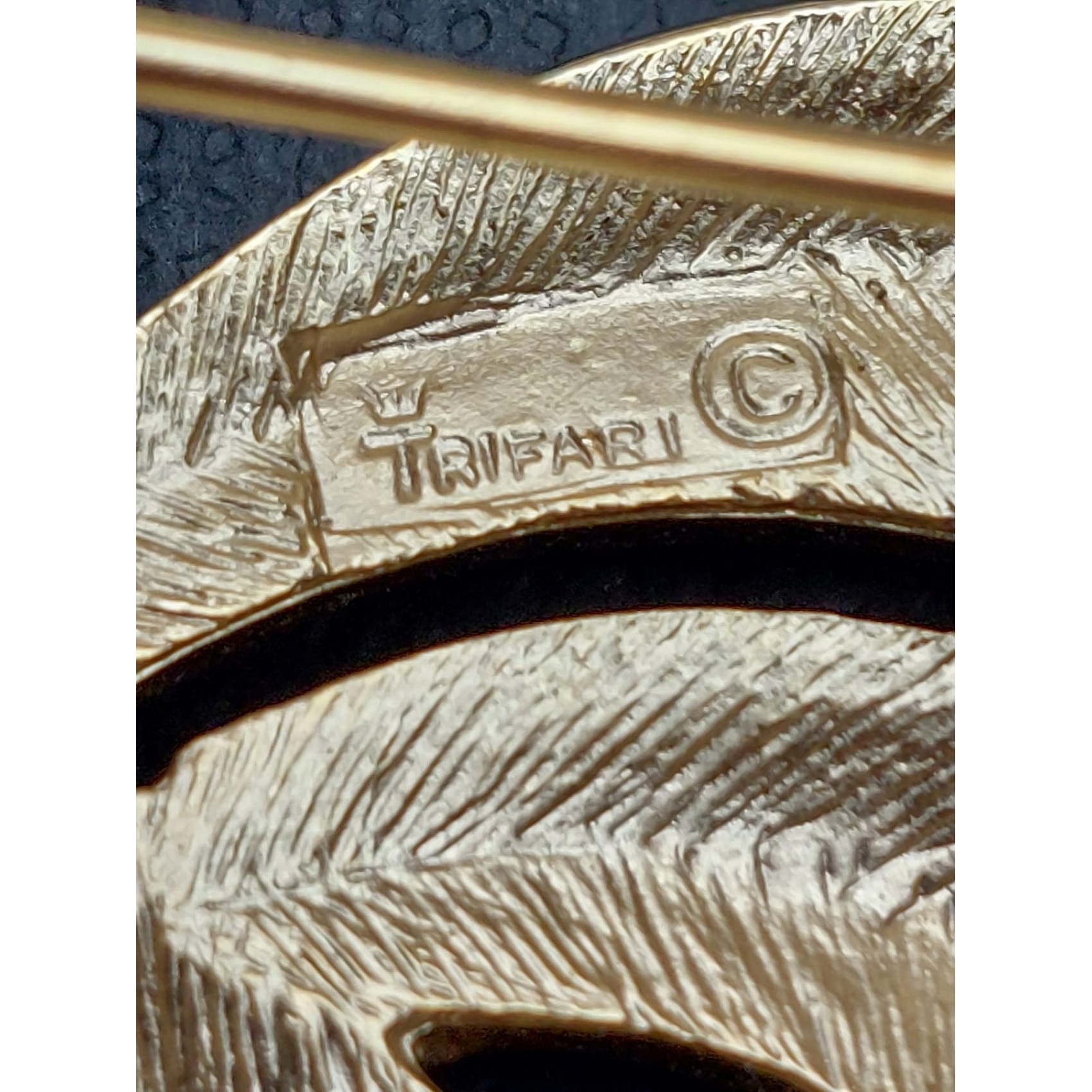 Vintage broša CROWN TRIFARI