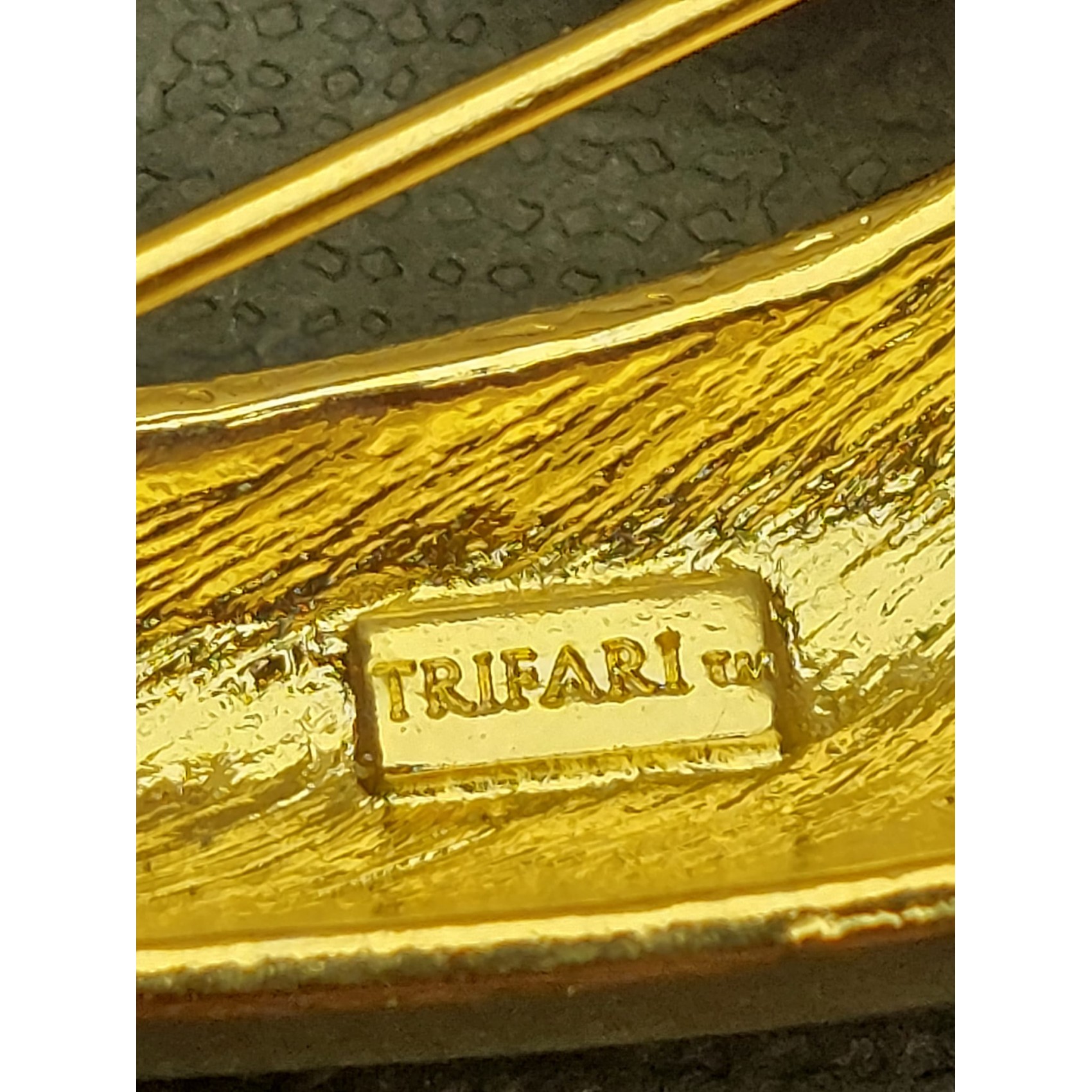 Vintage broša TRIFARI