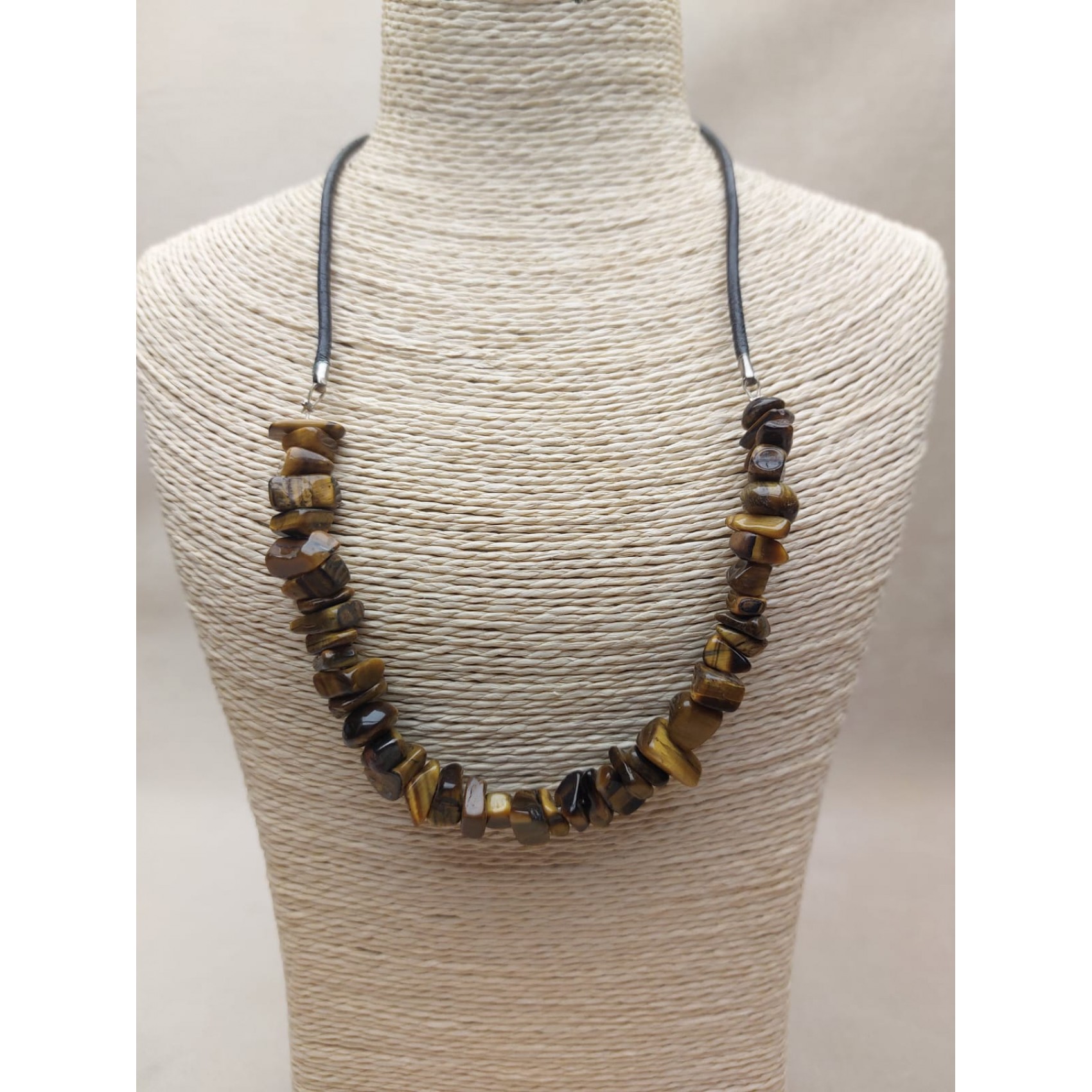 Kaklarota ( dabīgie akmeņi )