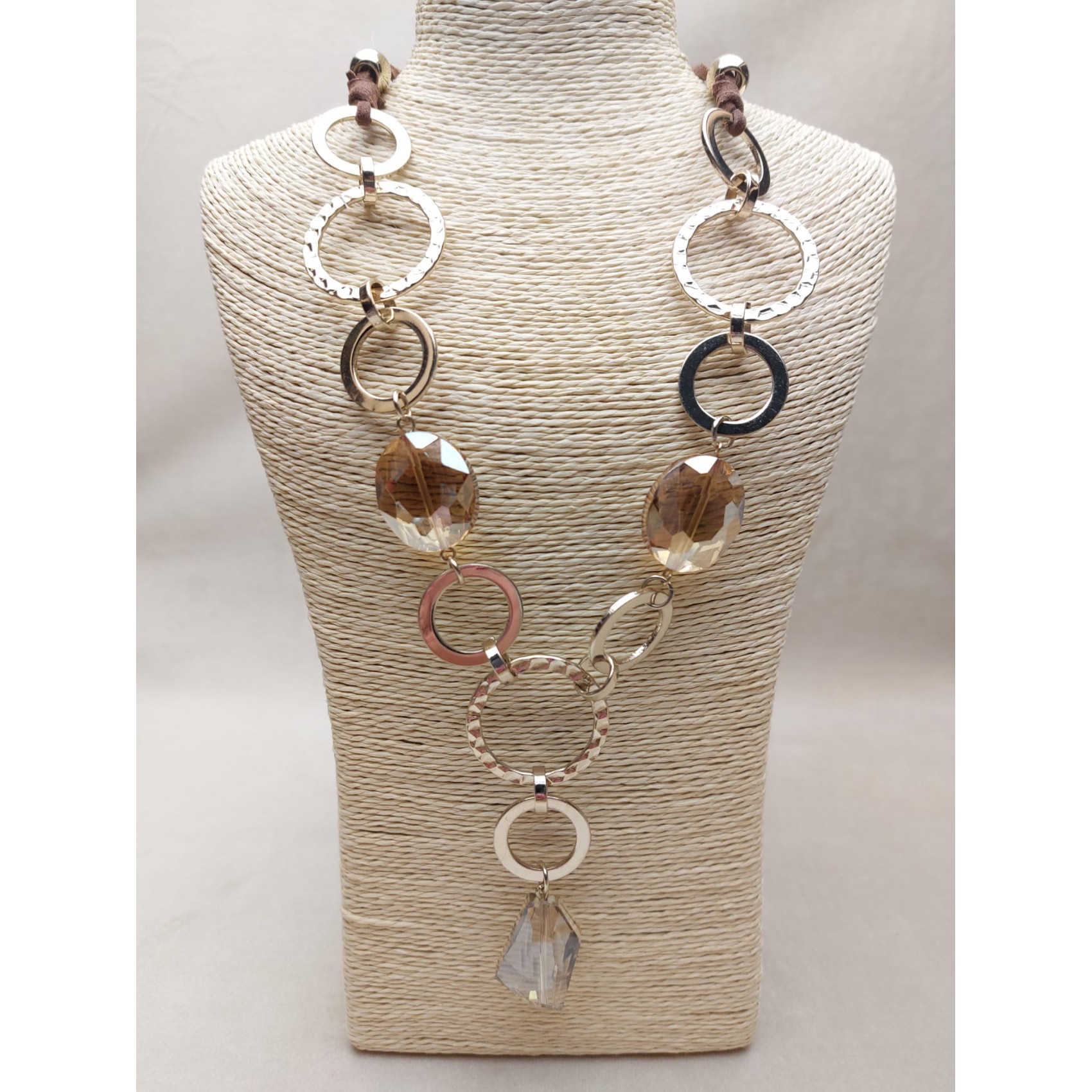 Kaklarota ( kristāli )