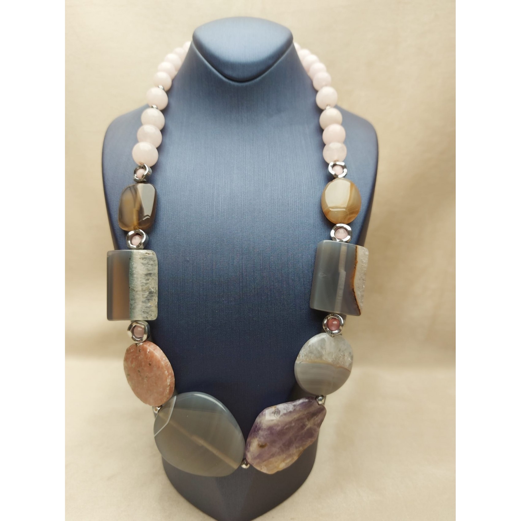 Kaklarota ( dabīgie akmeņi )