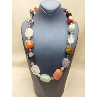 Kaklarota ( dabīgie akmeņi )