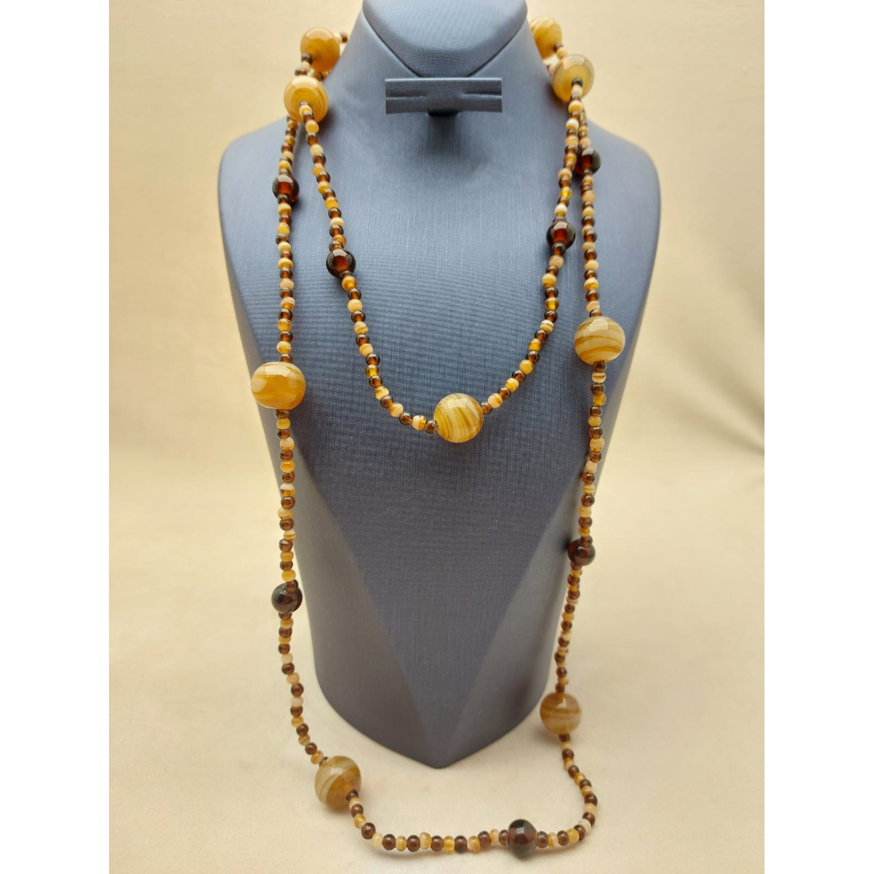 Kaklarota ( dabīgie akmeņi )