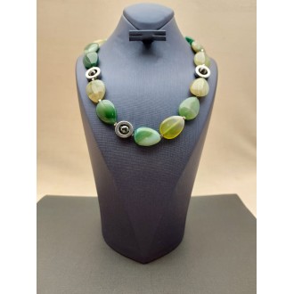 Kaklarota ( dabīgie akmeņi )