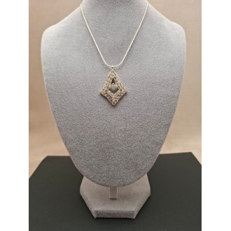 Kaklarota ( kristāli )