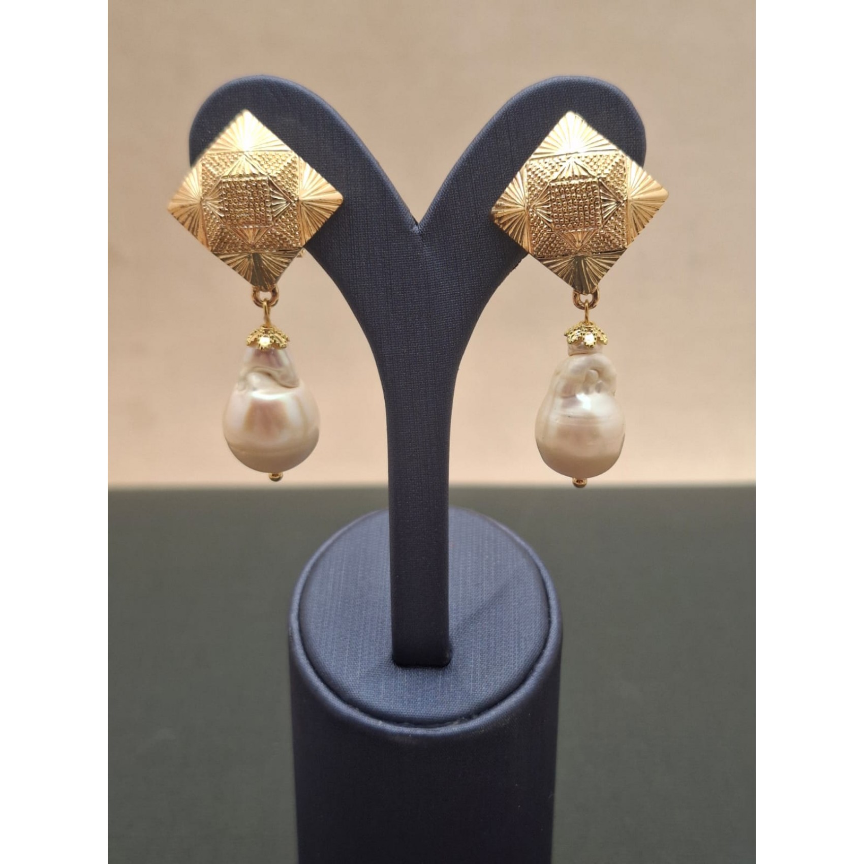 Klipši ar baroka pērlēm