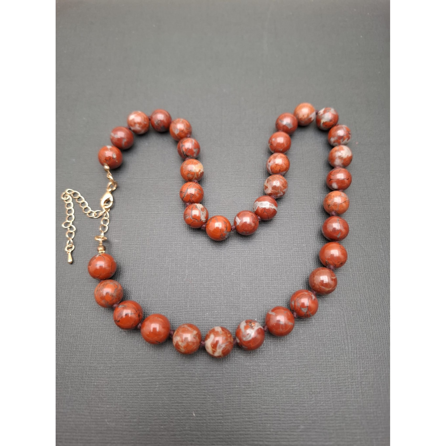 Kaklarota ( dabīgie akmeņi )