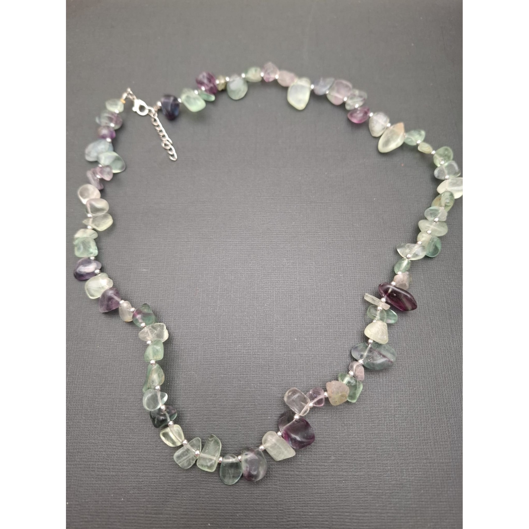 Kaklarota ( dabīgie akmeņi )