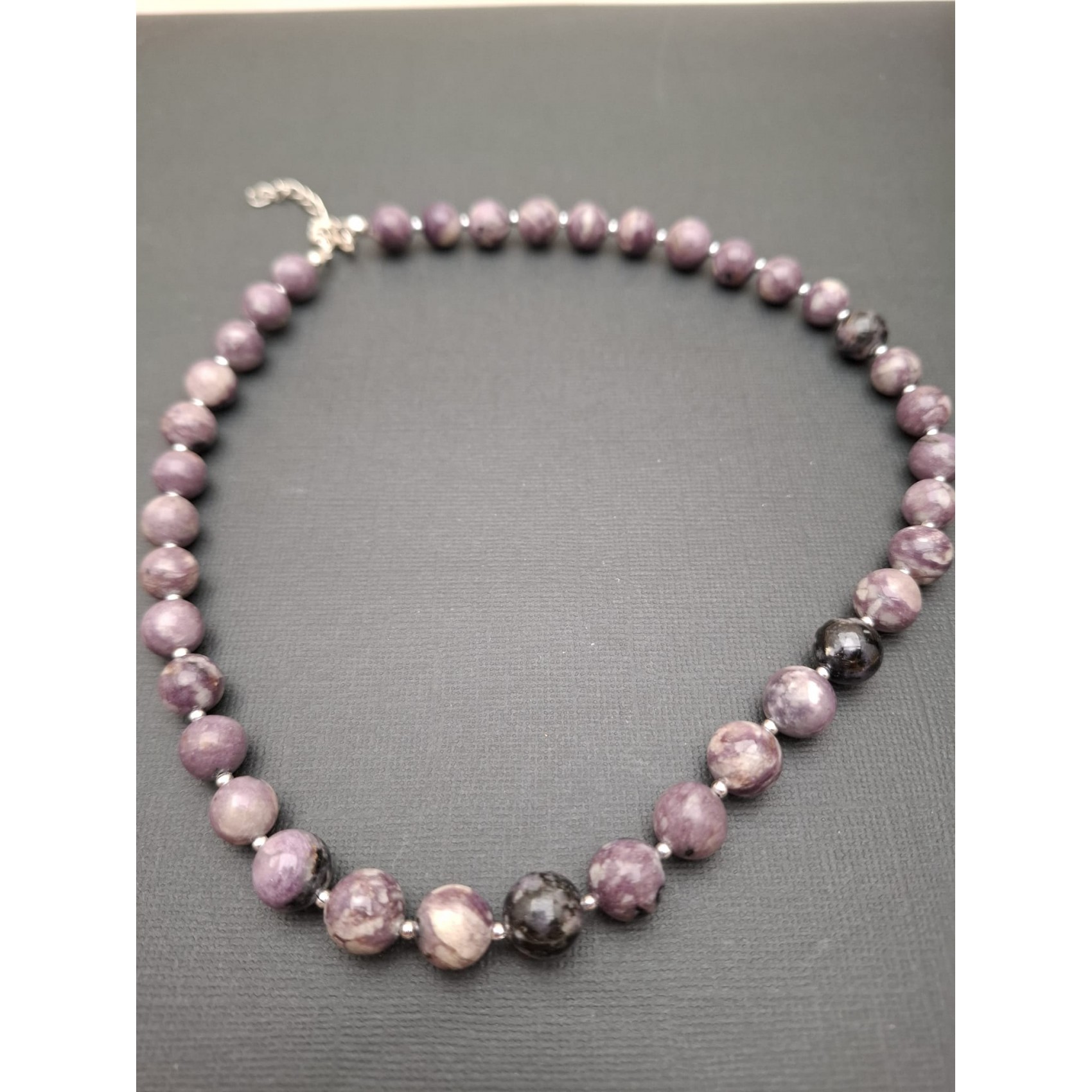 Kaklarota ( dabīgie akmeņi )