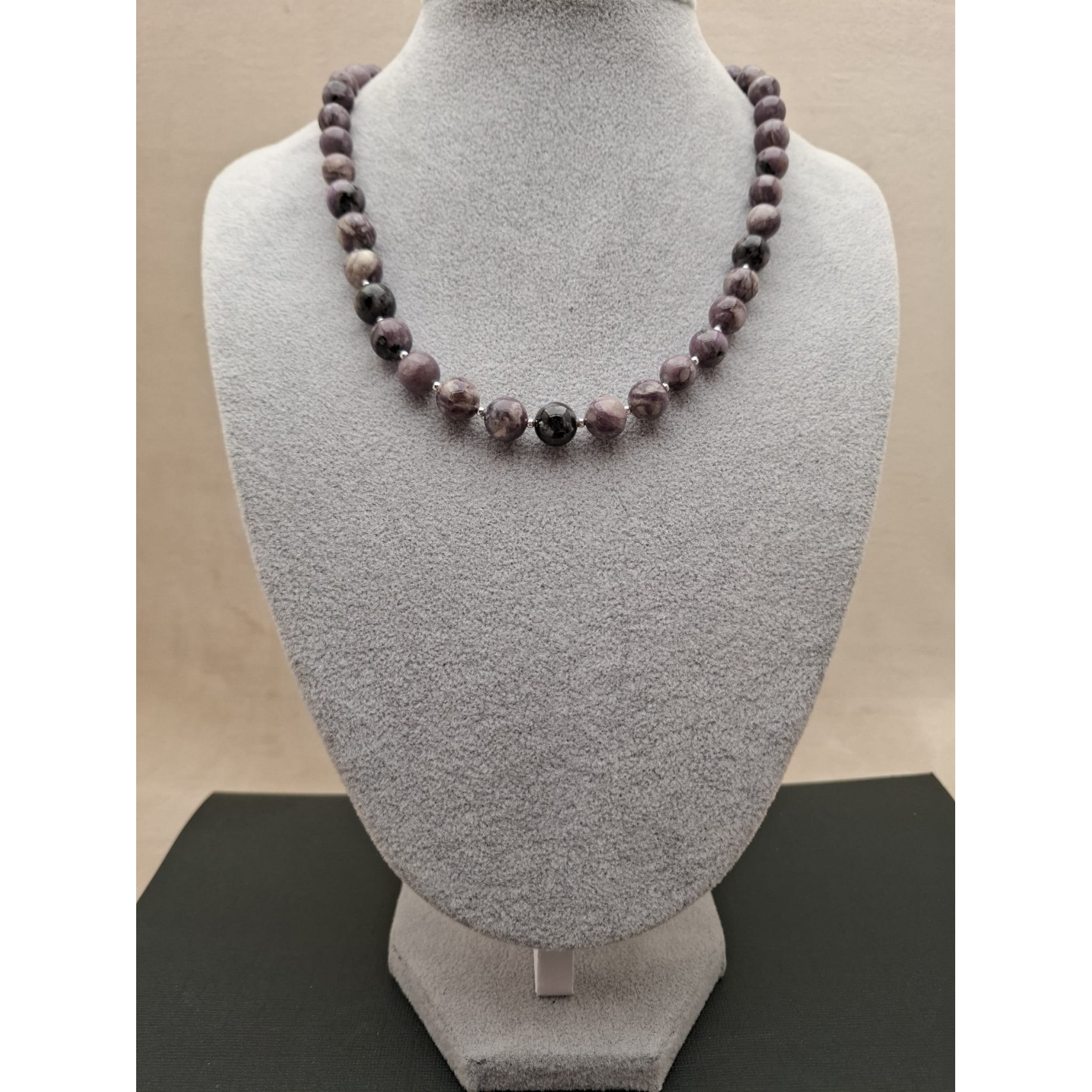 Kaklarota ( dabīgie akmeņi )