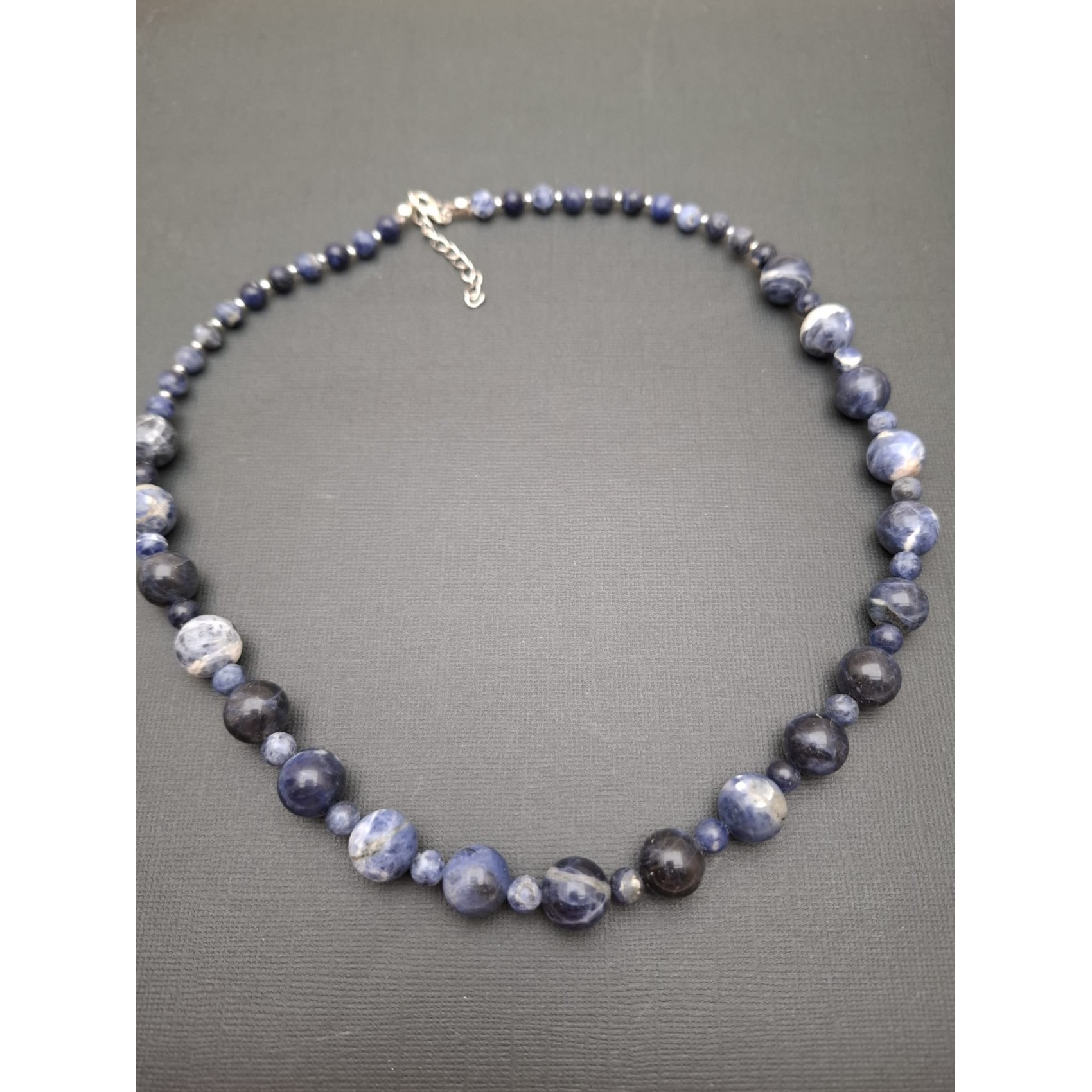 Kaklarota ( dabīgie akmeņi )