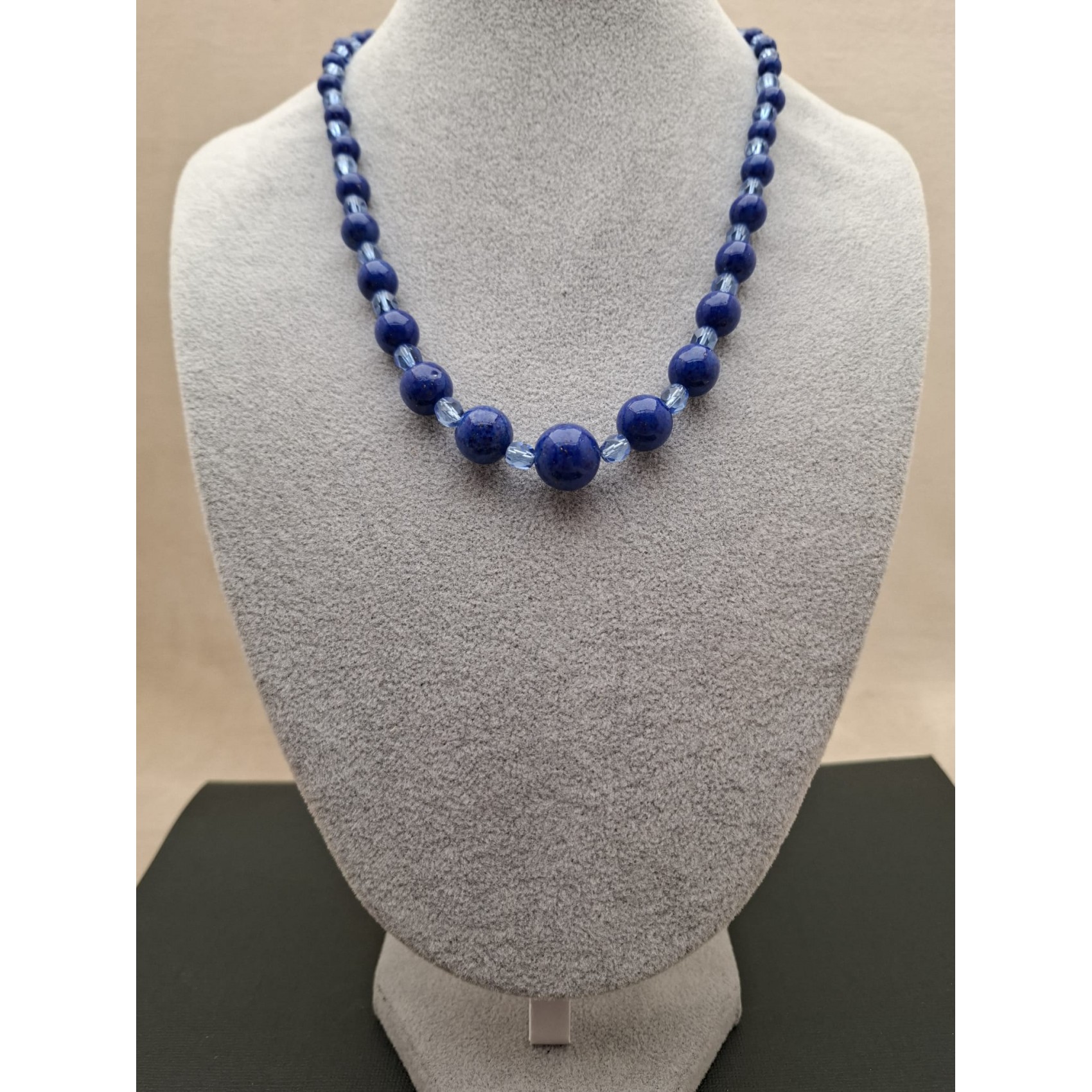 Kaklarota ( dabīgie akmeņi )