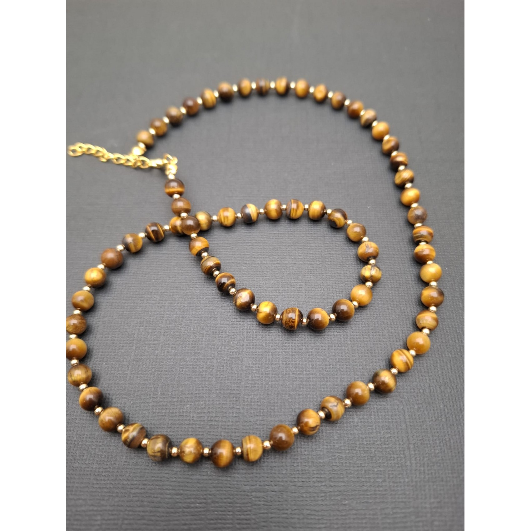 Kaklarota ( dabīgie akmeņi )