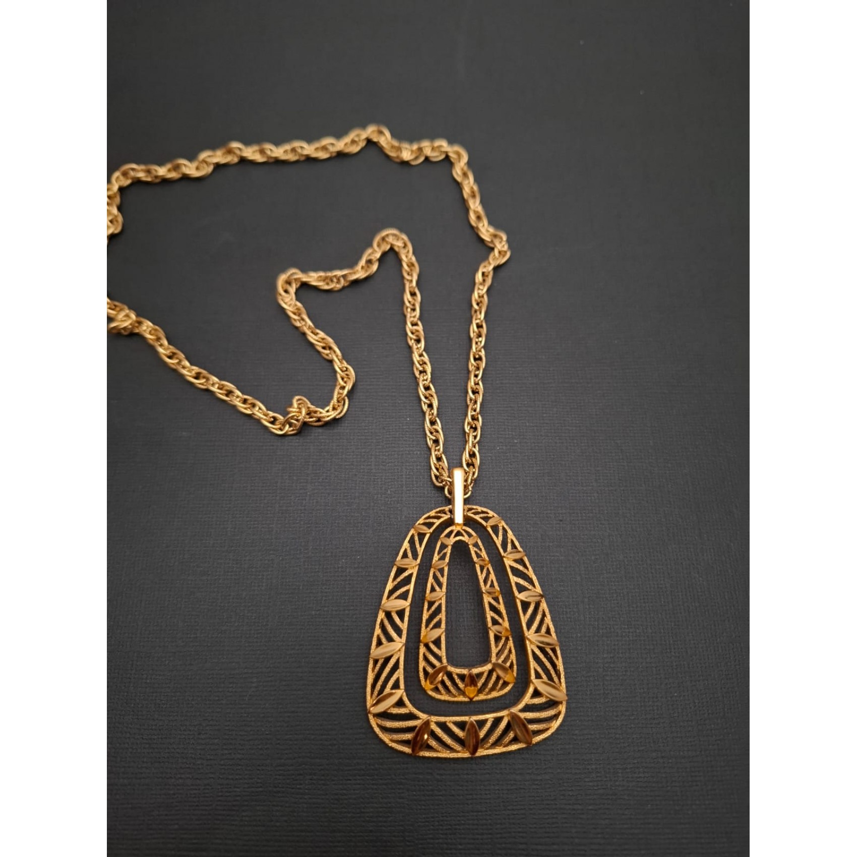 Vintage kaklarota CROWN TRIFARI