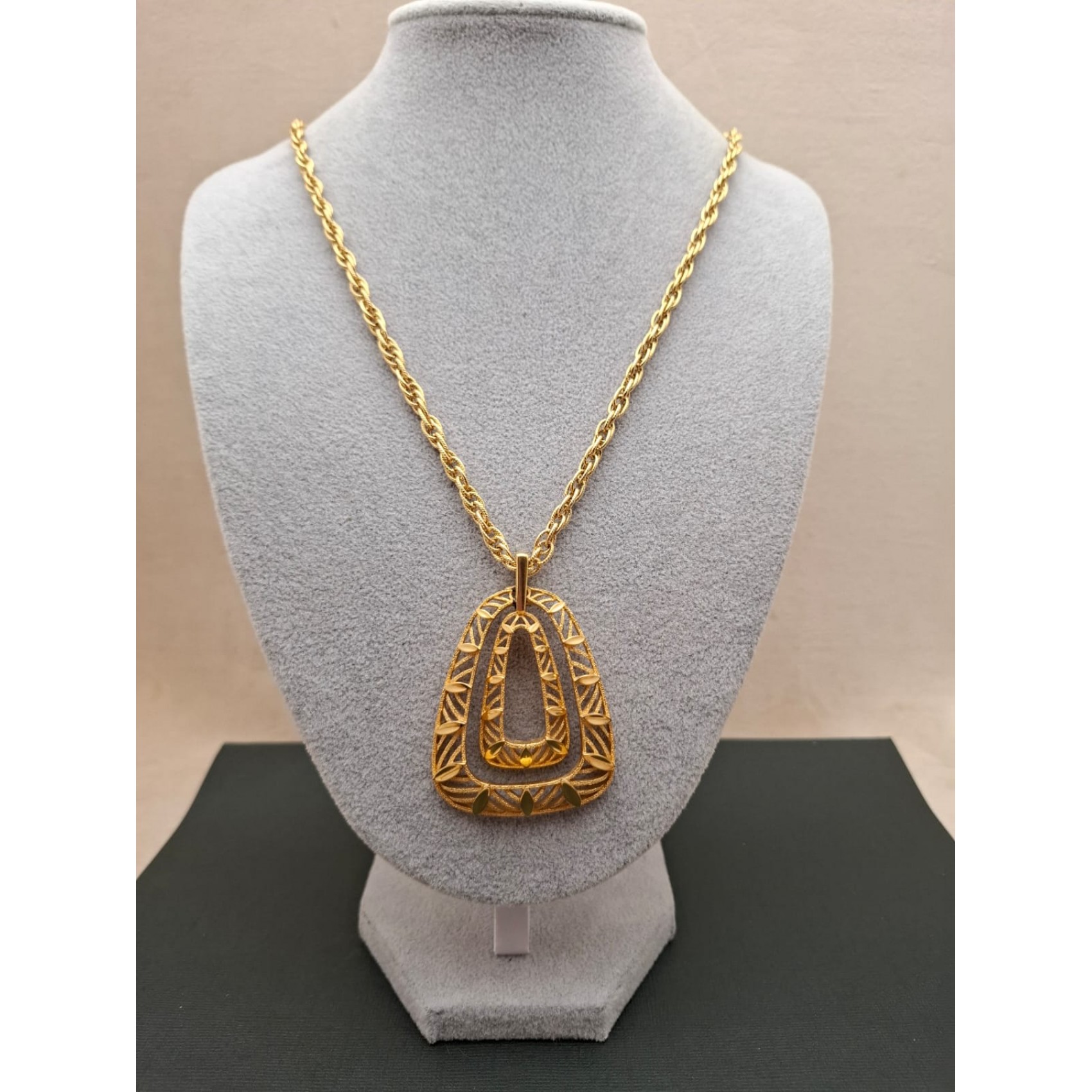 Vintage kaklarota CROWN TRIFARI