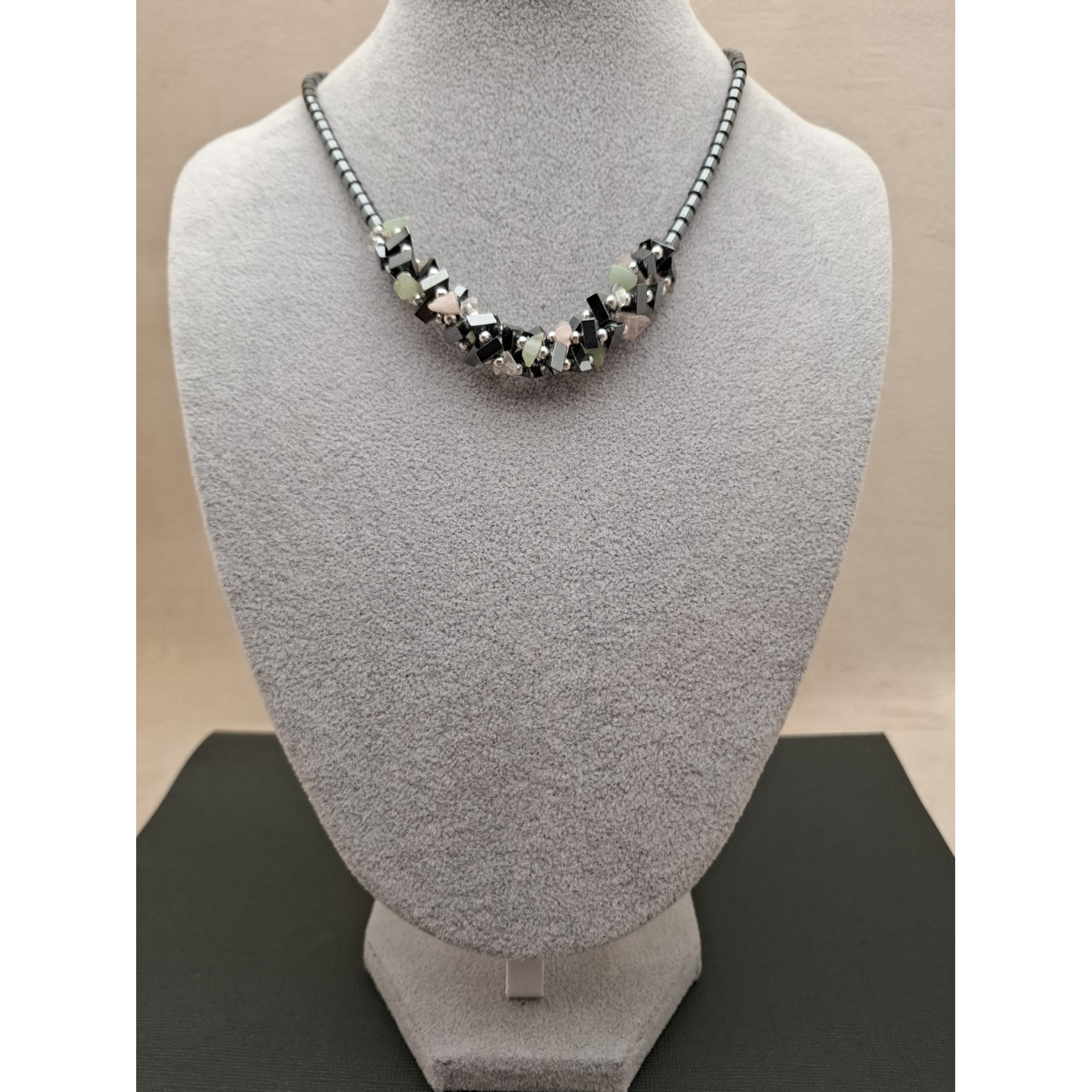 Kaklarota ( hematīts )