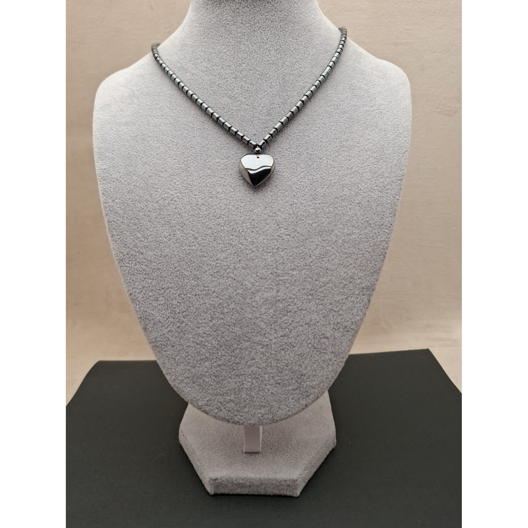 Kaklarota ( hematīts )