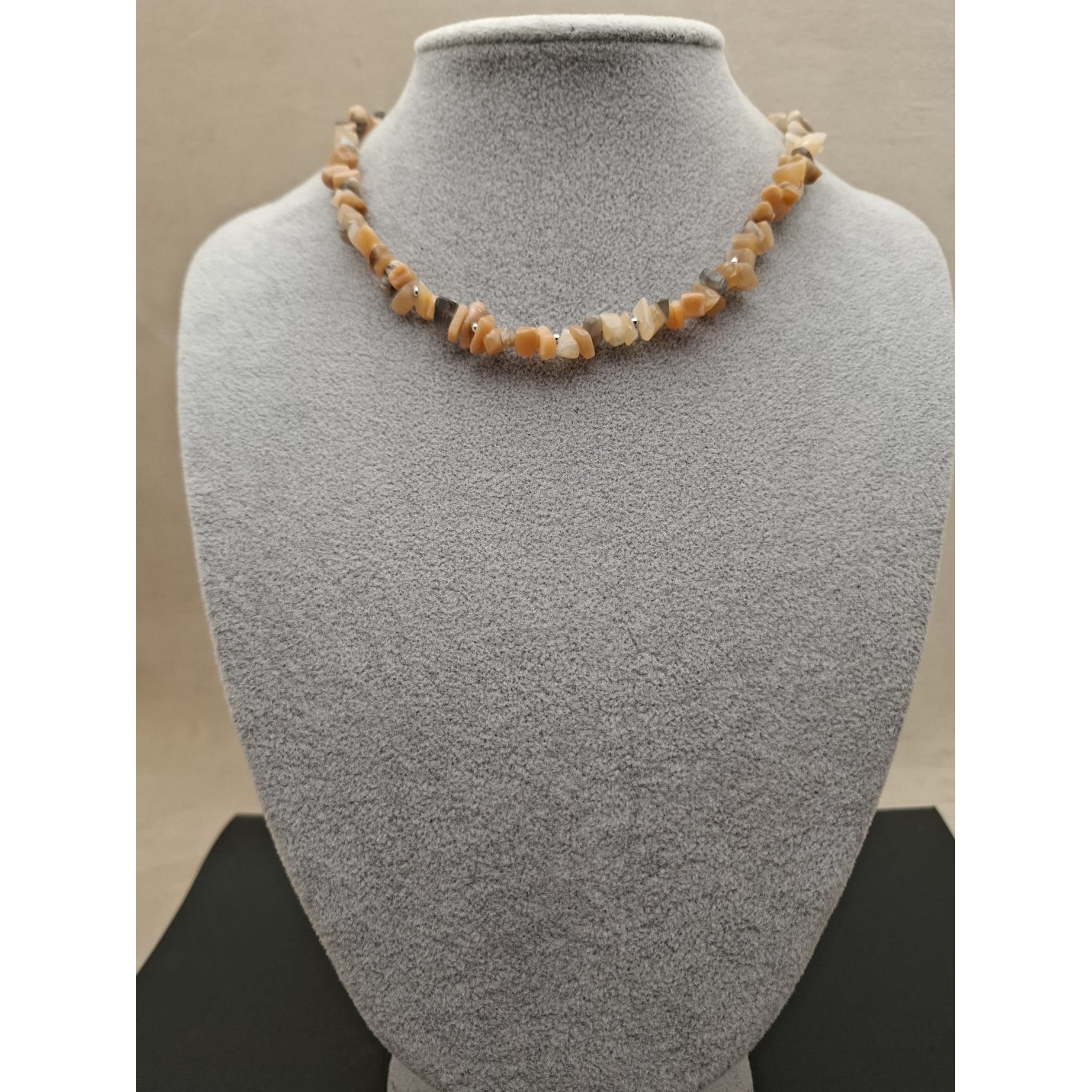 Čokers /dabiskās akmens/