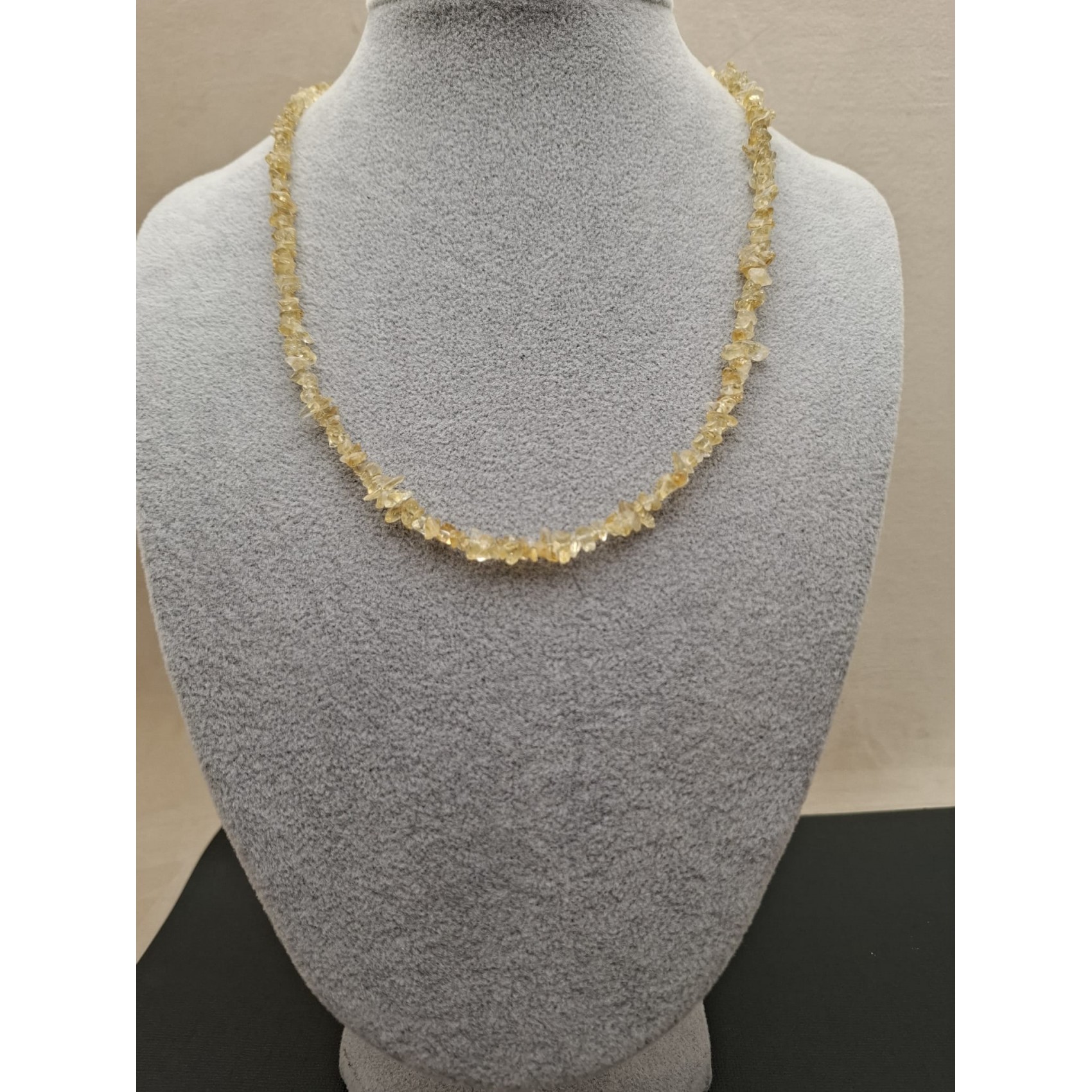 Kaklarota ( dabīgie akmeņi )