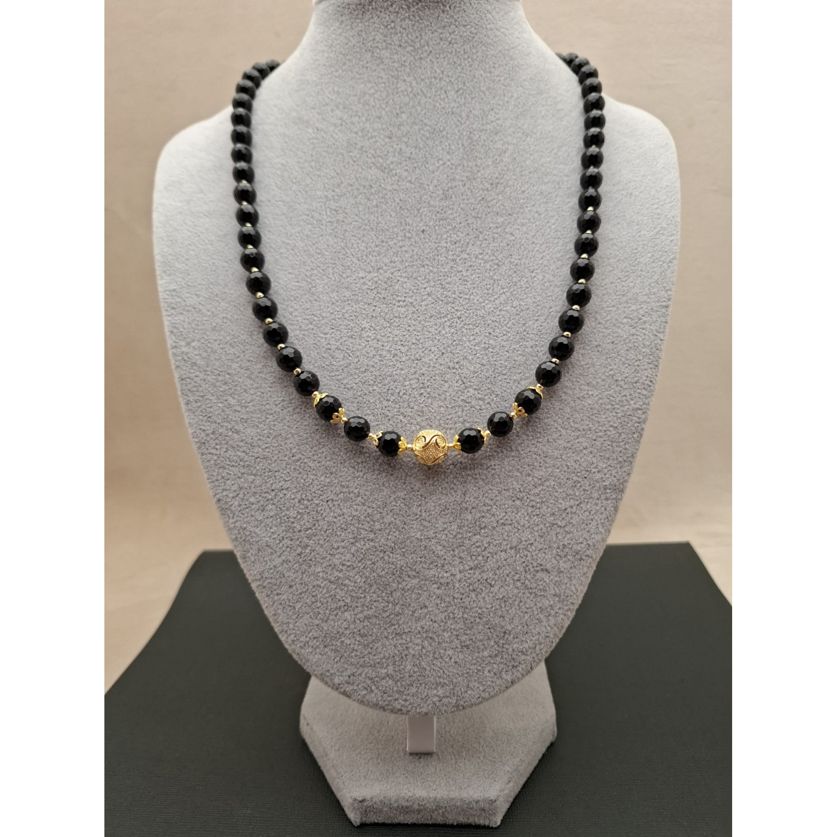 Kaklarota ( dabīgie akmeņi )