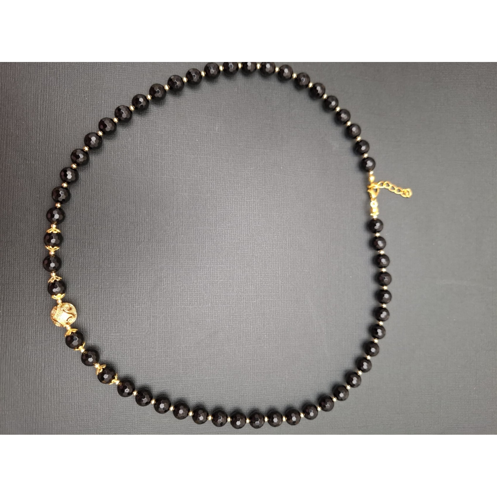 Kaklarota ( dabīgie akmeņi )