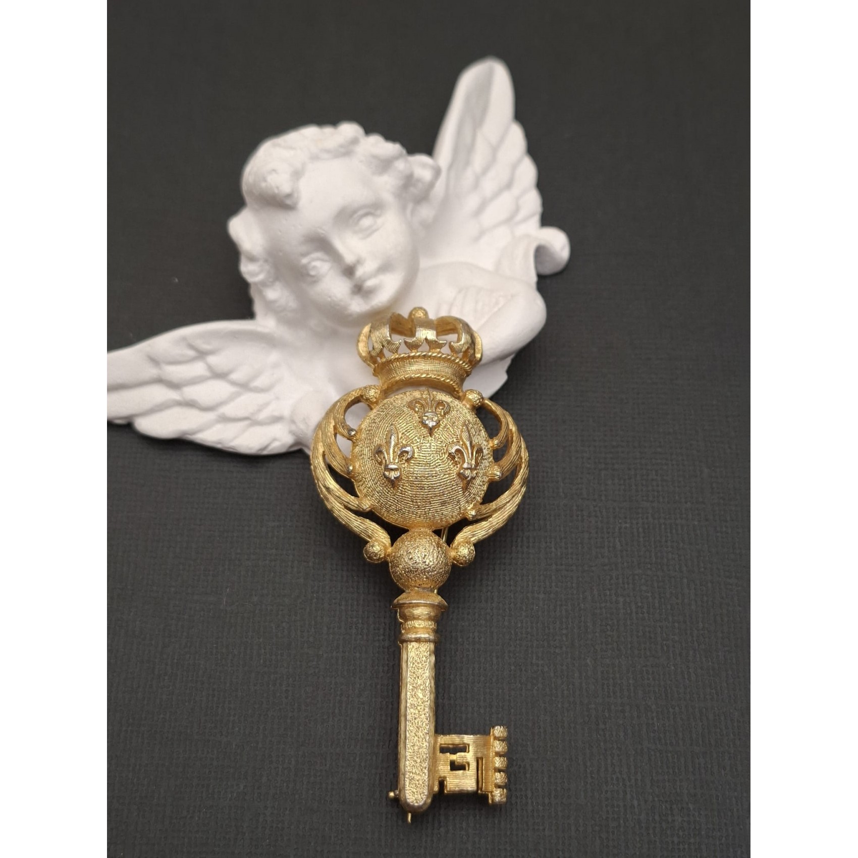 Vintage broša CAPRI