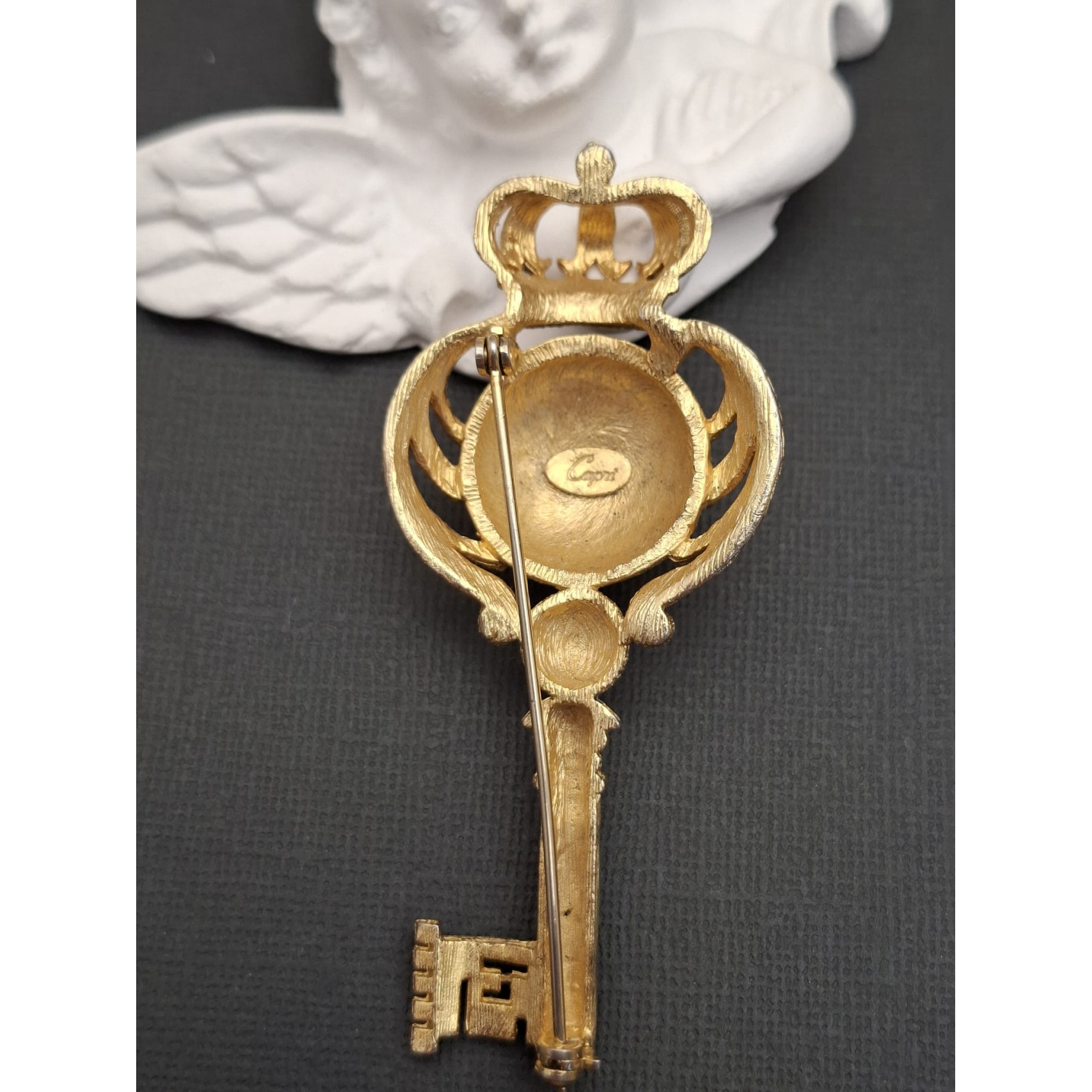 Vintage broša CAPRI