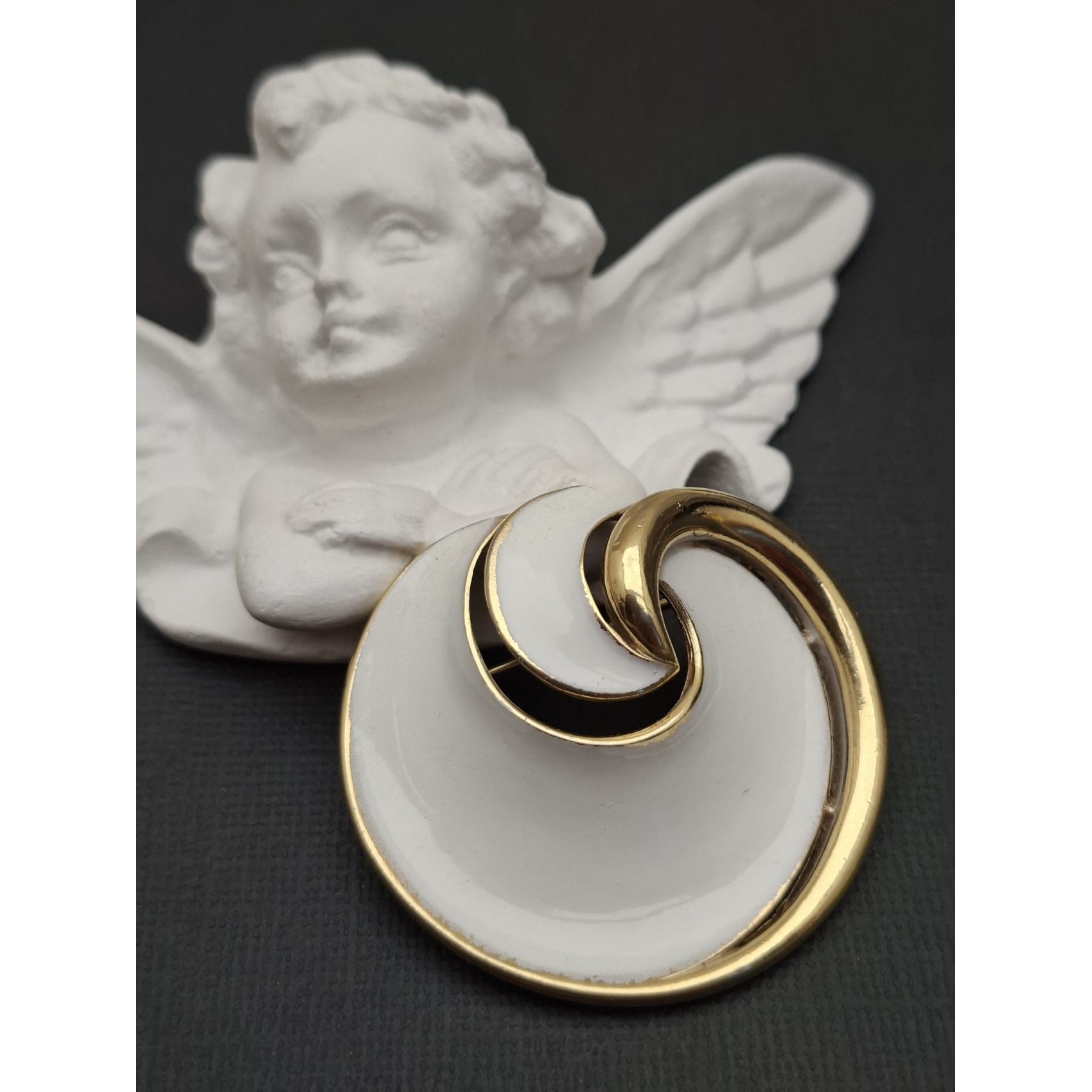 Vintage broša CROWN TRIFARI