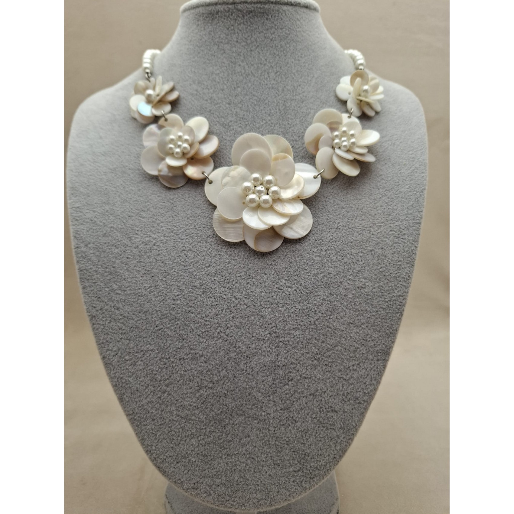 Kaklarota  ( perlamutrs )