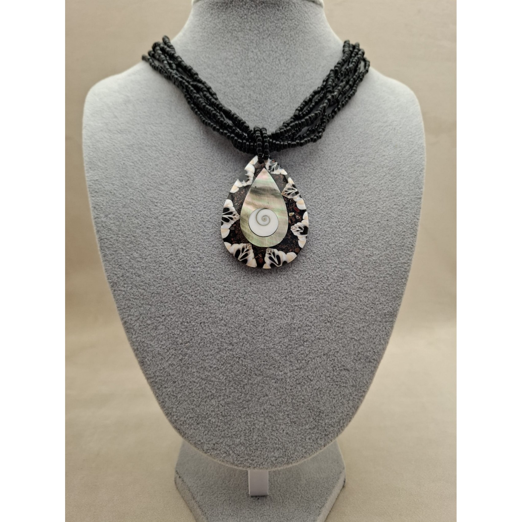 Kaklarota  ( perlamutrs )