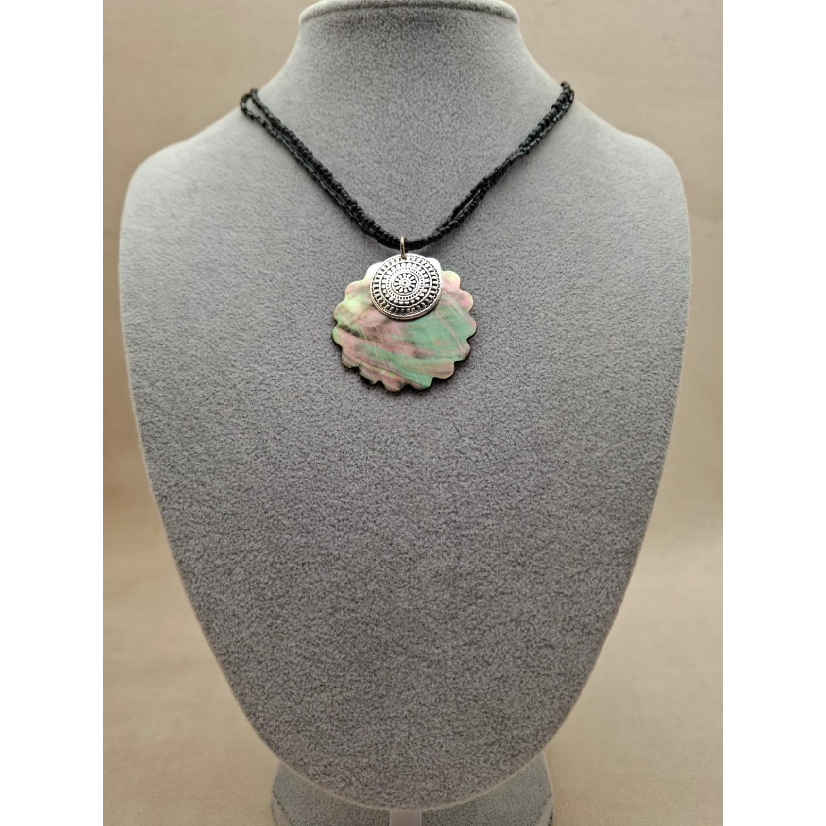 Kaklarota  ( perlamutrs )