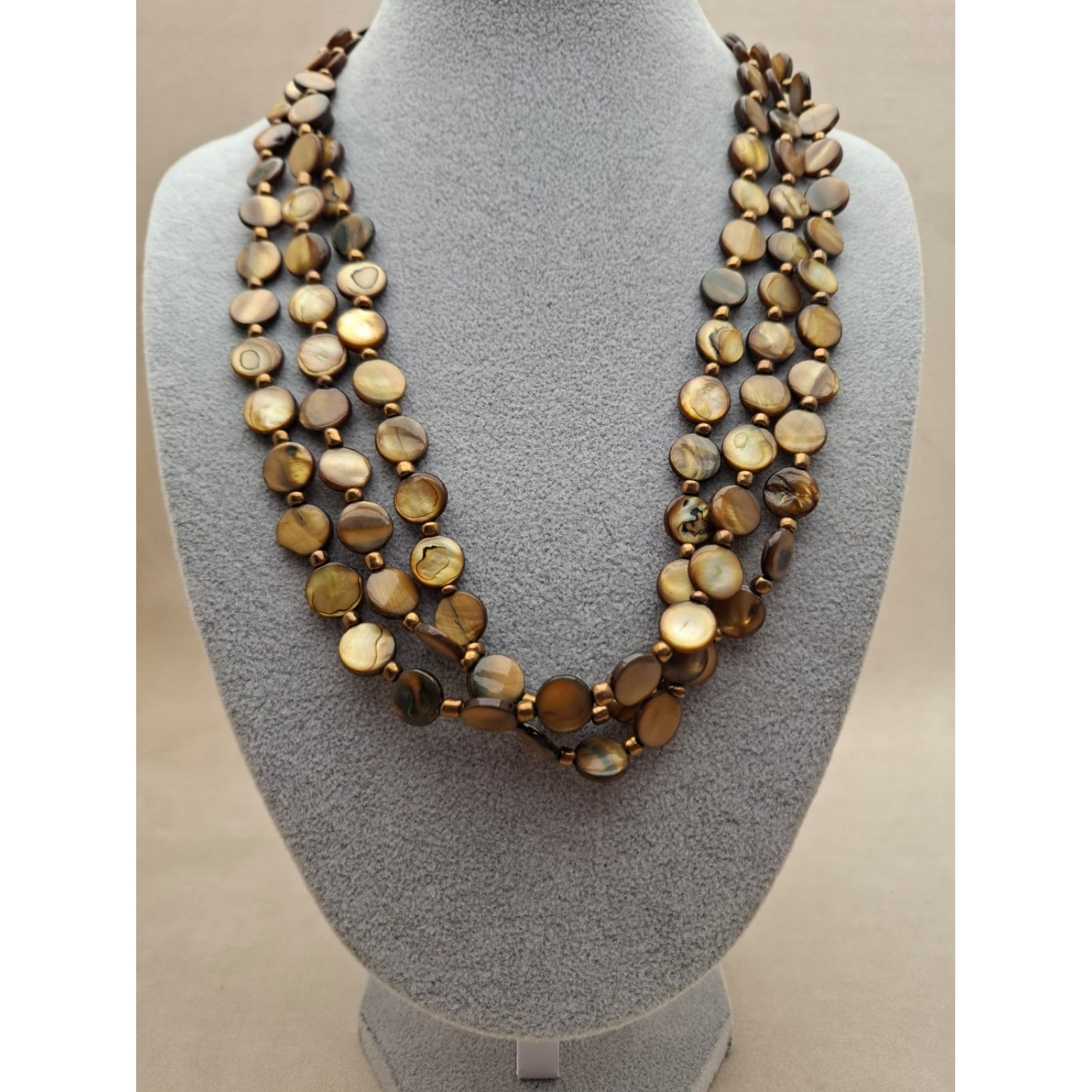 Kaklarota  ( perlamutrs )