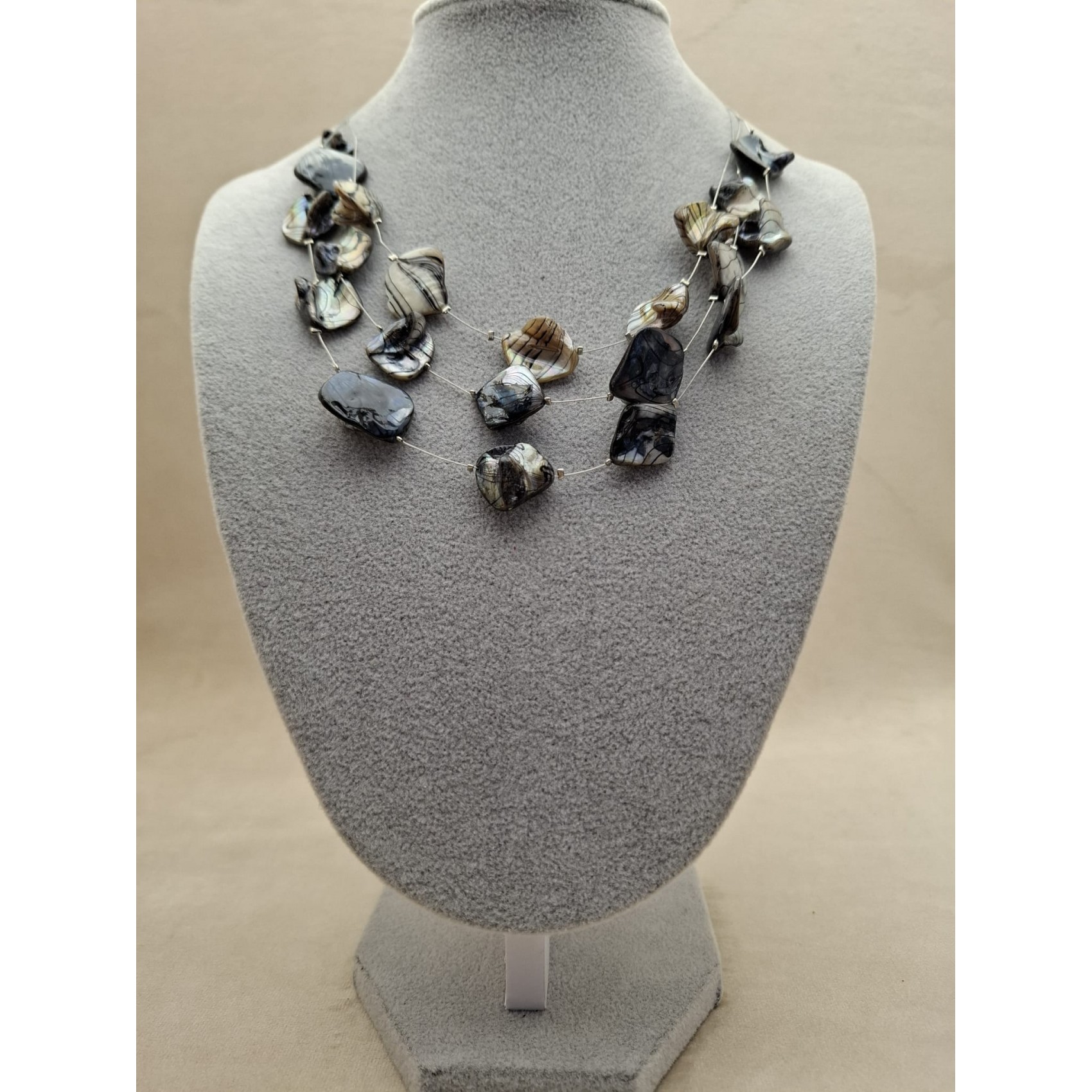 Kaklarota  ( perlamutrs )