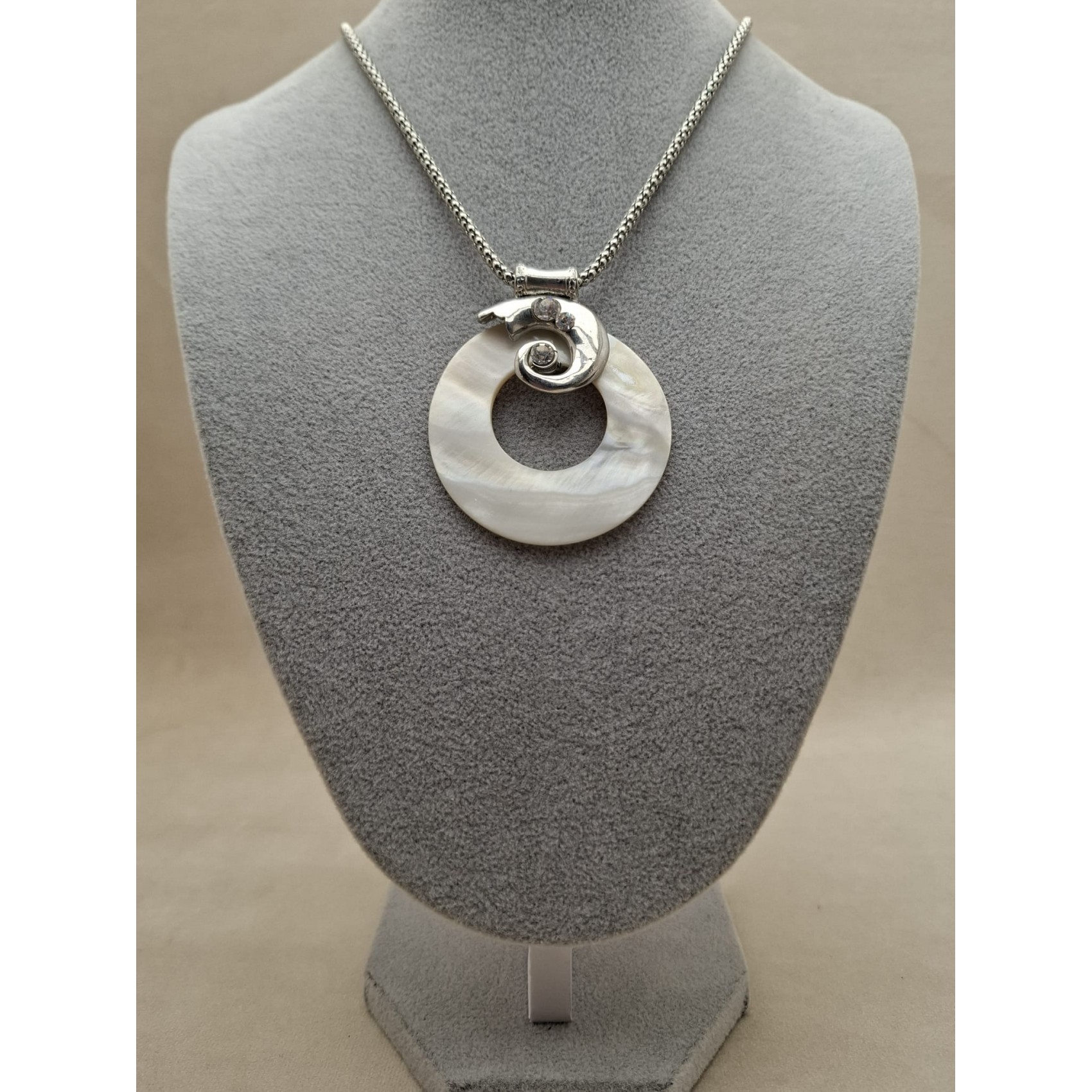 Kaklarota  ( perlamutrs )