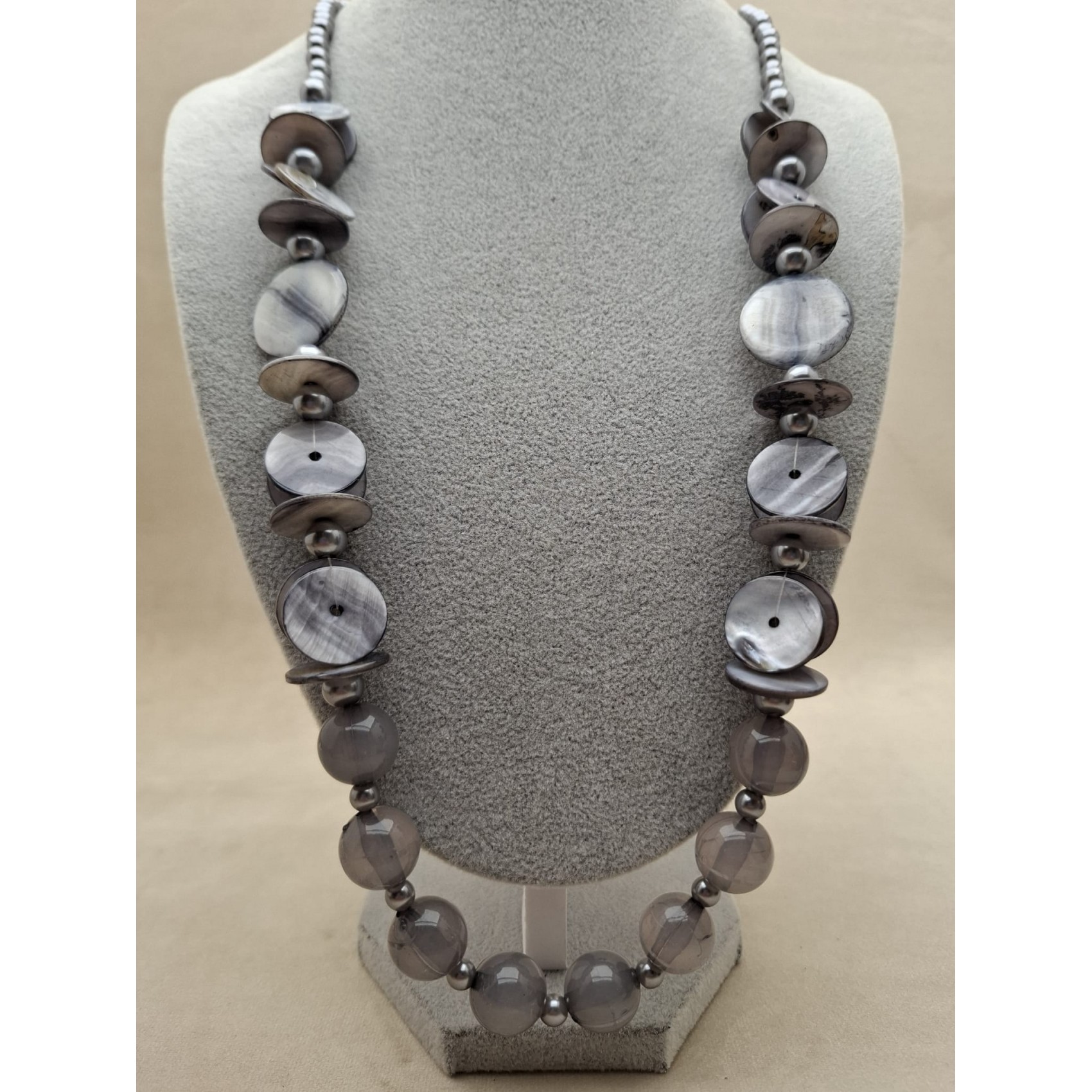 Kaklarota  ( perlamutrs )