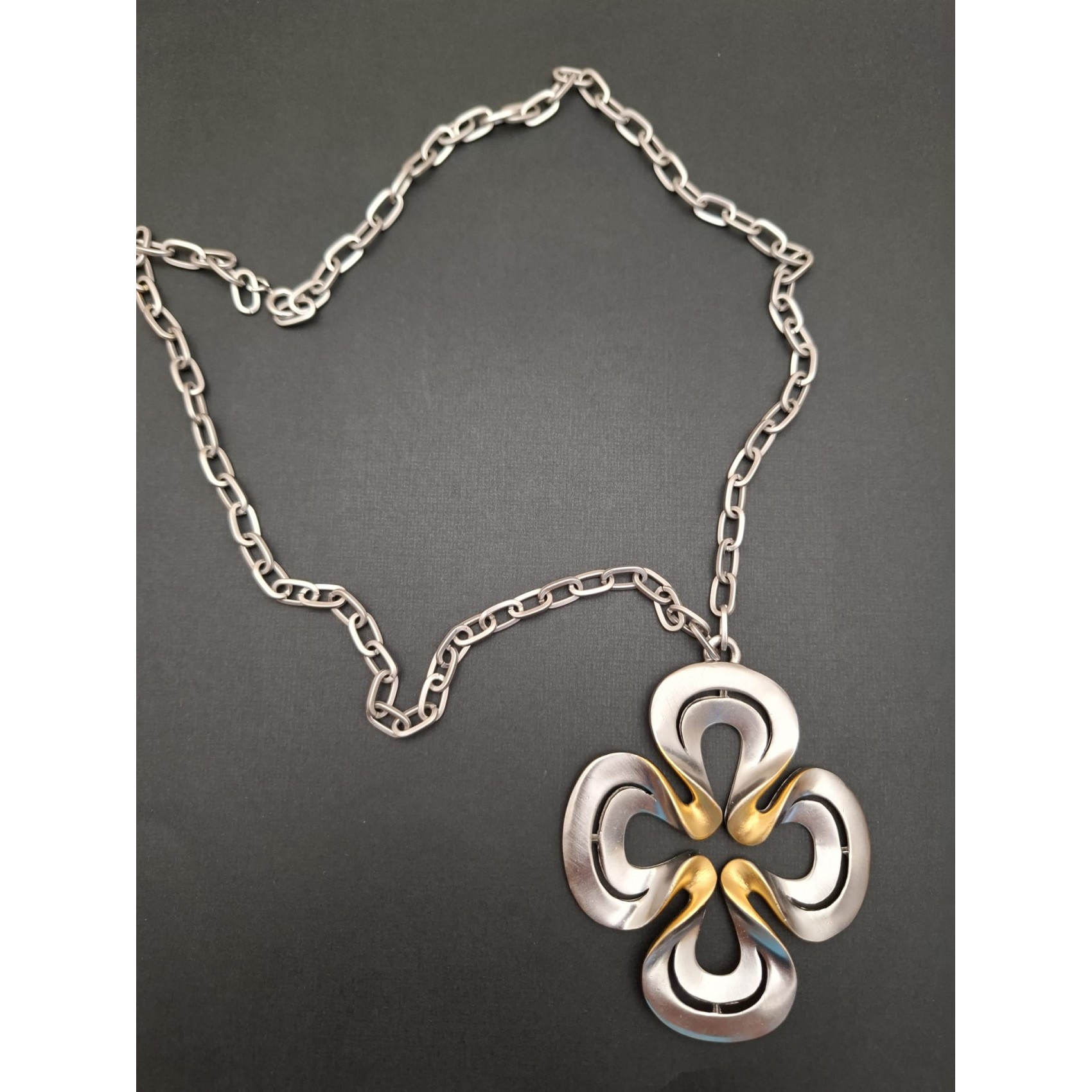 Vintage kaklarota TRIFARI