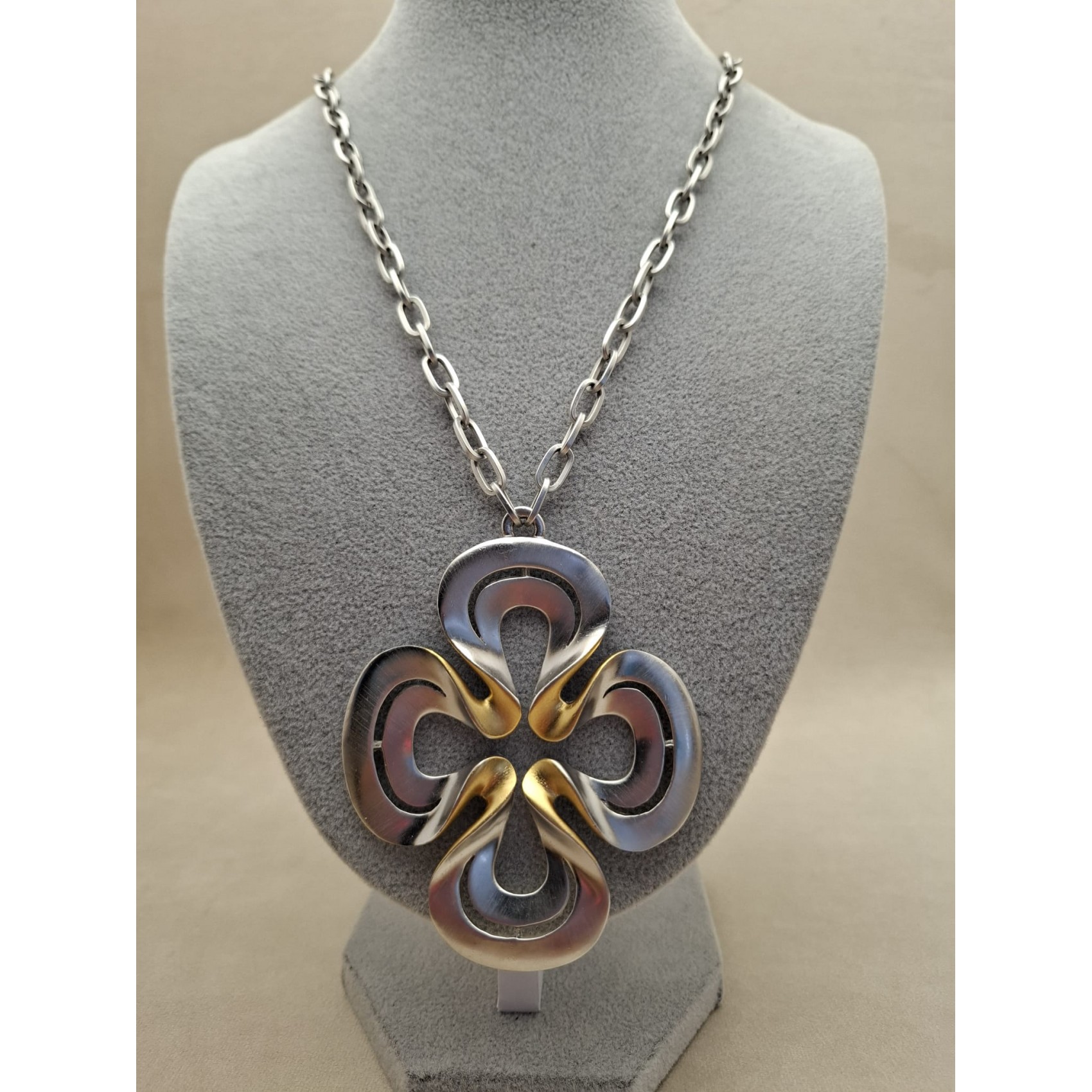 Vintage kaklarota TRIFARI