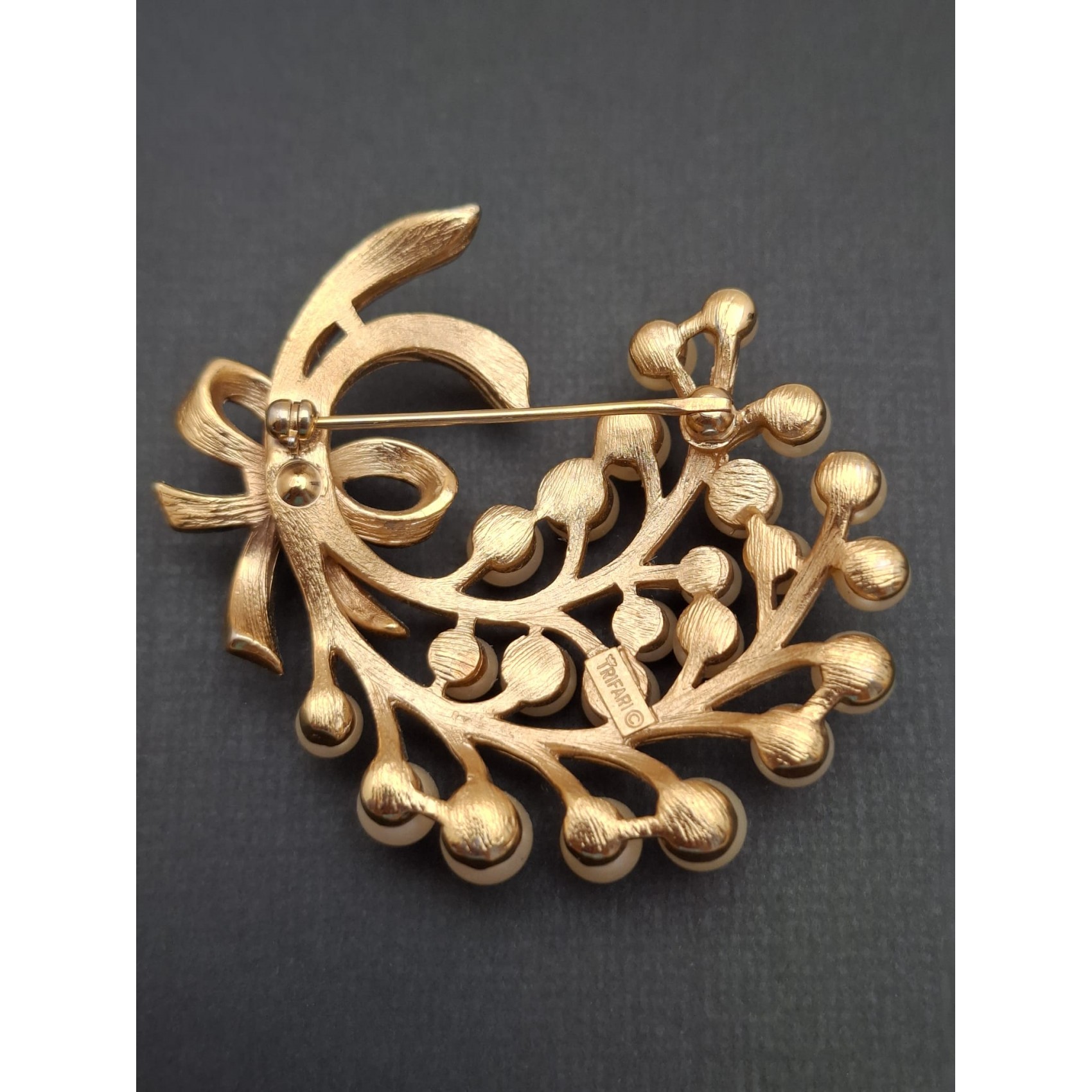 Vintage broša  TRIFARI