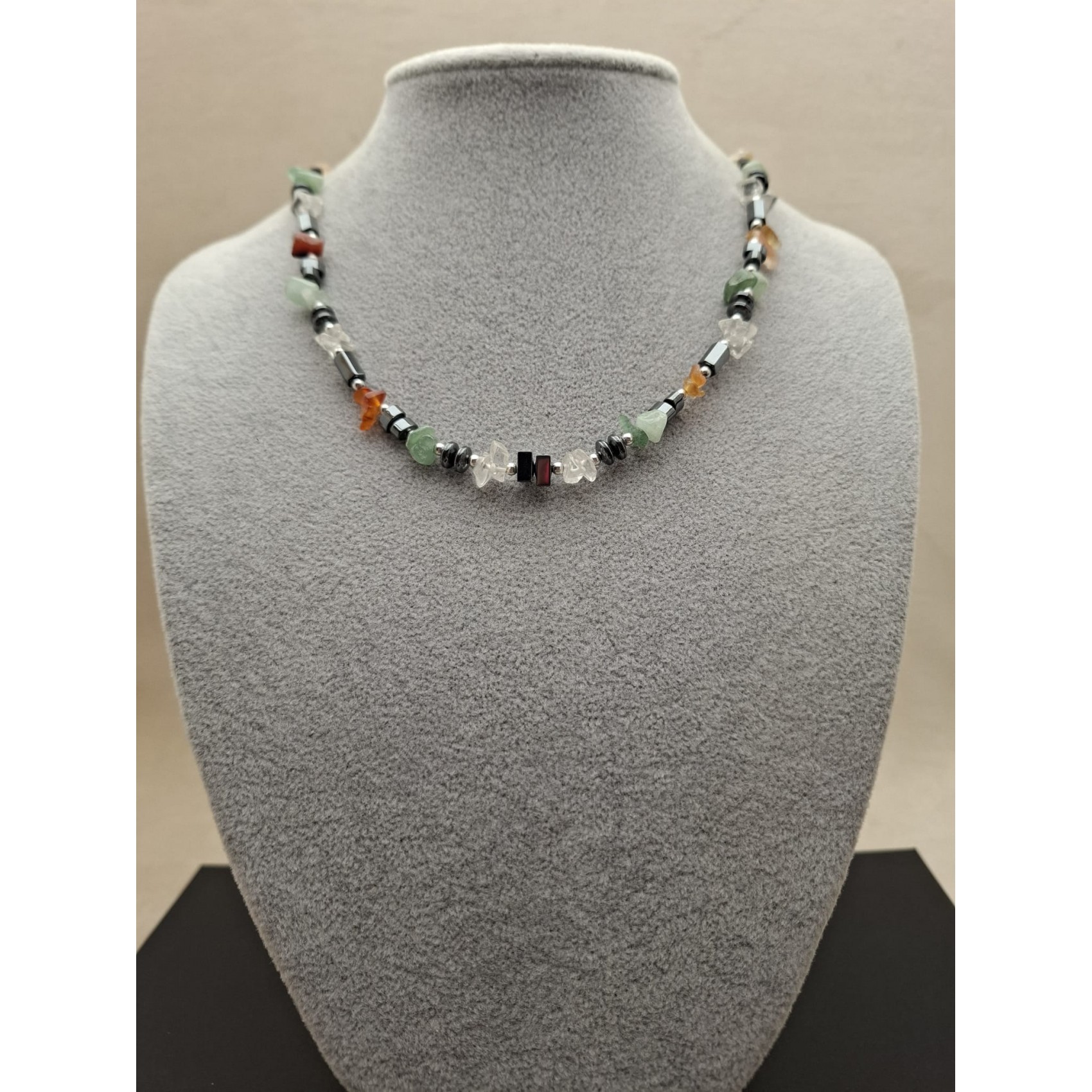 Kaklarota ( dabīgie akmeņi )