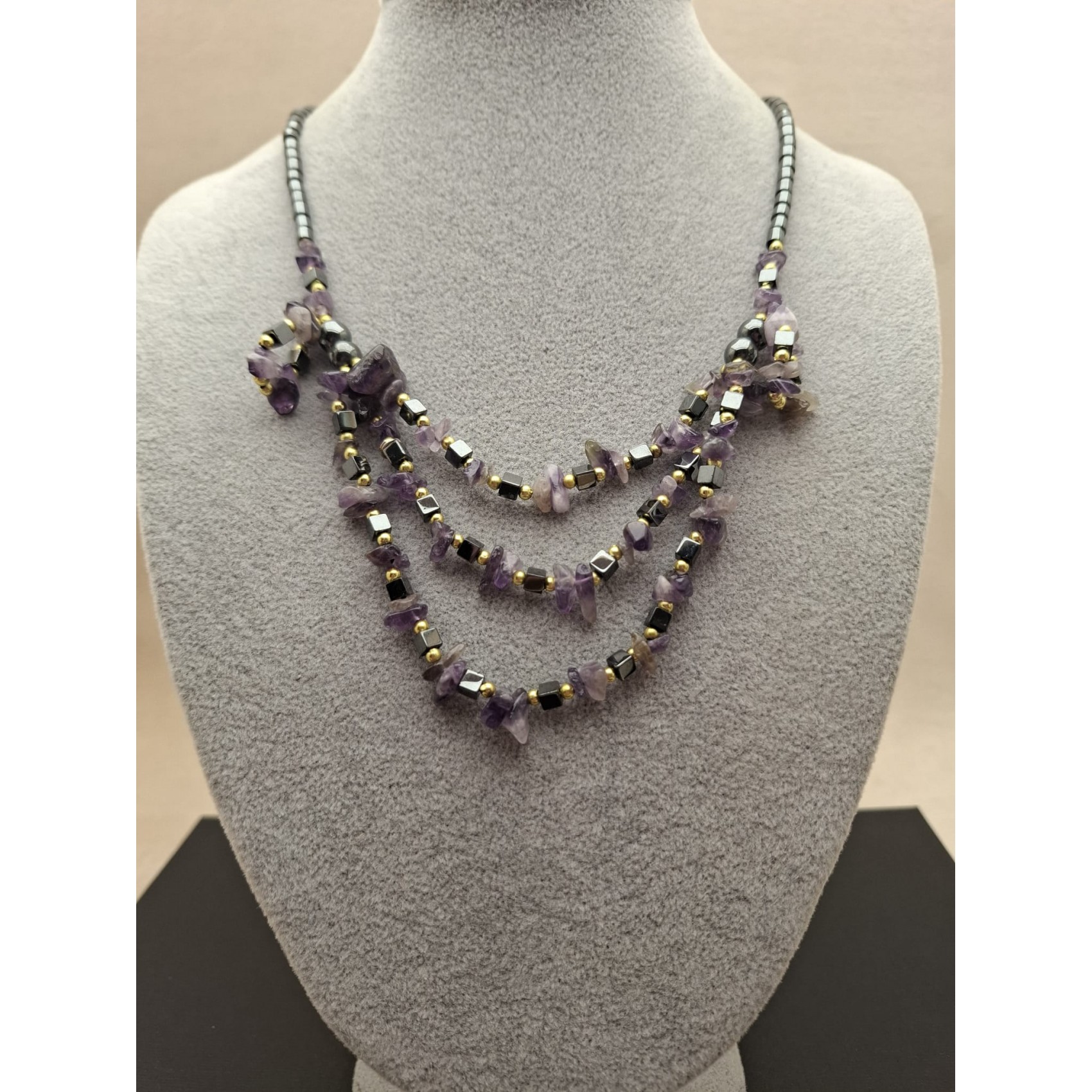 Kaklarota ( dabīgie akmeņi )