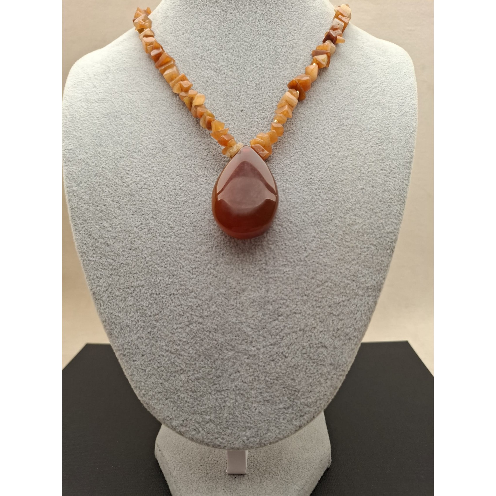 Kaklarota ( dabīgie akmeņi )