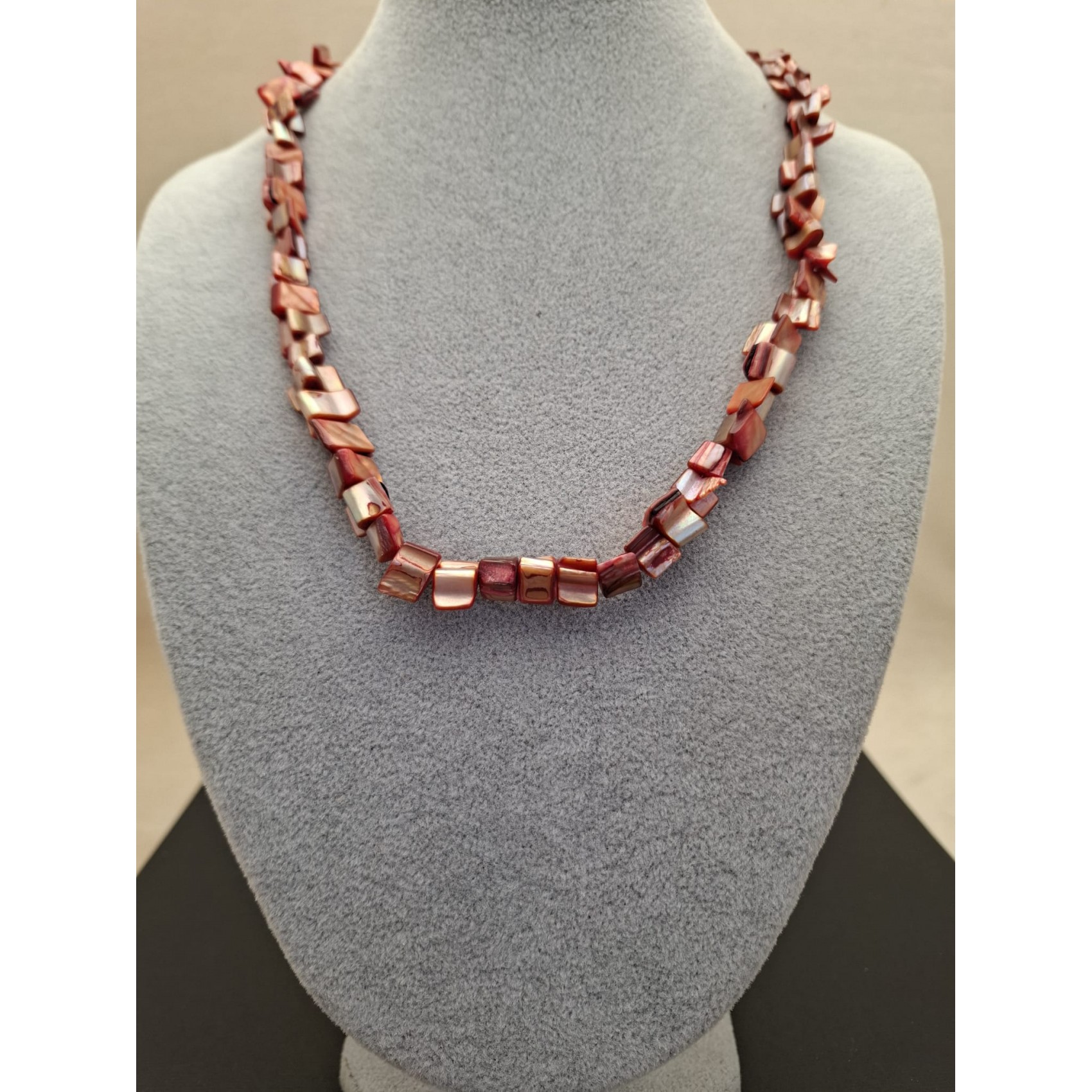 Kaklarota  ( perlamutrs )