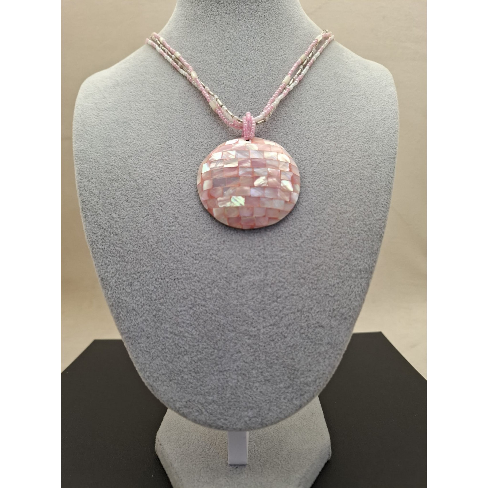 Kaklarota  ( perlamutrs )