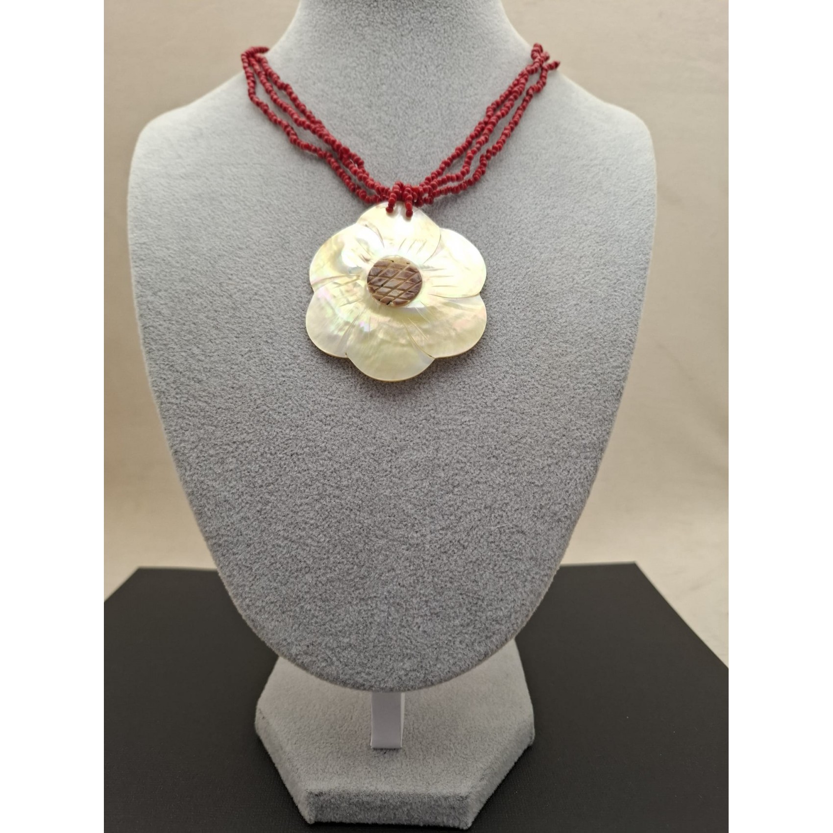 Kaklarota  ( perlamutrs )