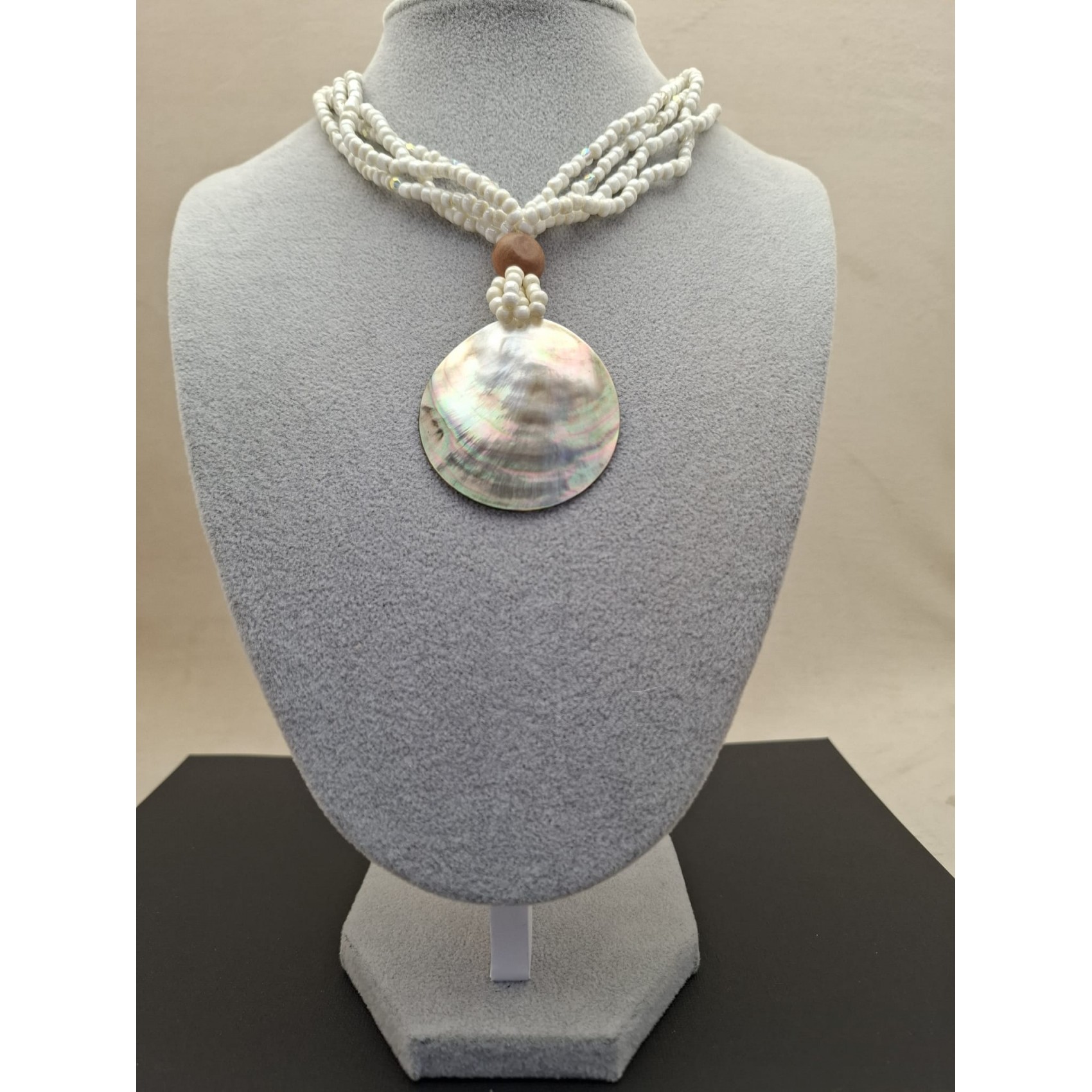 Kaklarota  ( perlamutrs )