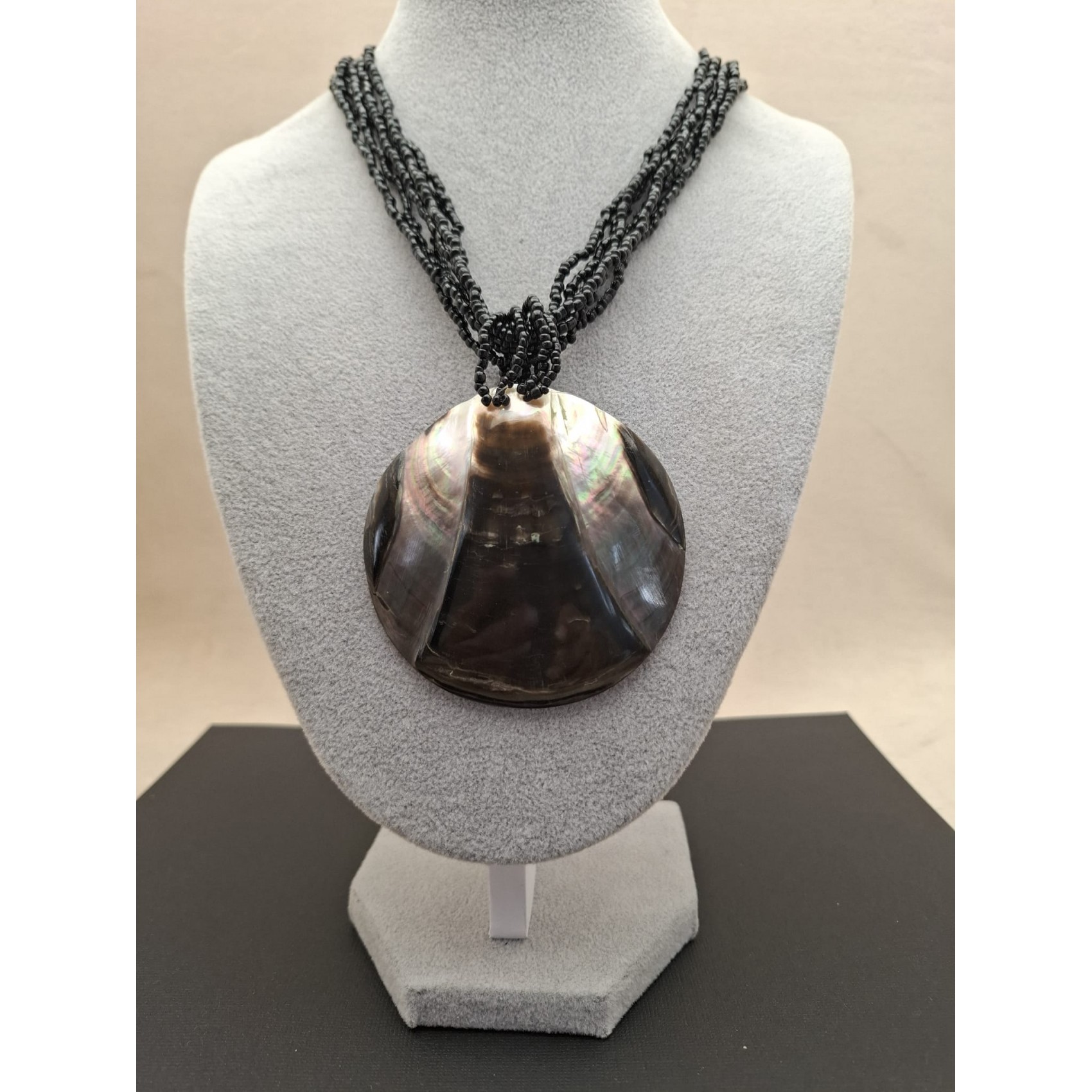 Kaklarota  ( perlamutrs )