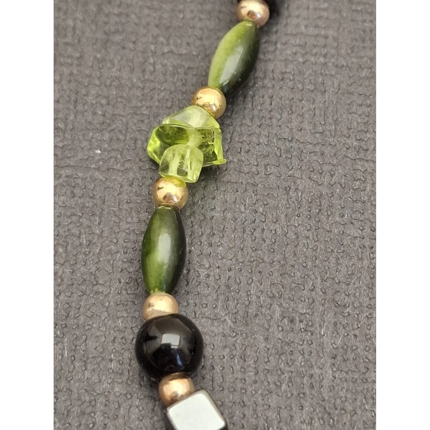 Kaklarota ( dabīgie akmeņi )